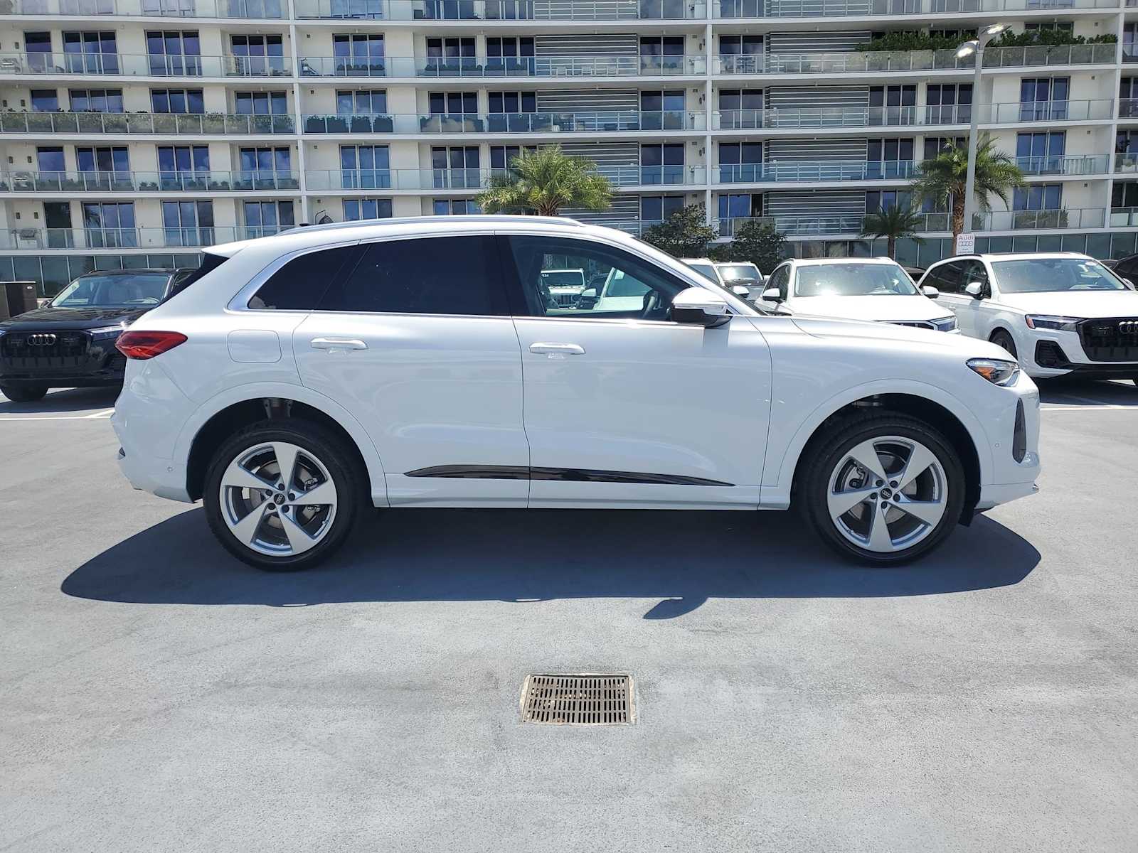 Thumbnail: 2025 Audi Q5 - 7