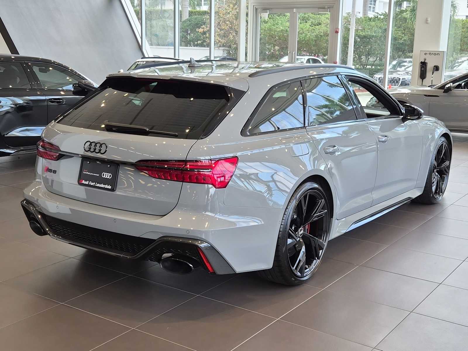 Thumbnail: 2021 Audi RS 6 - 6