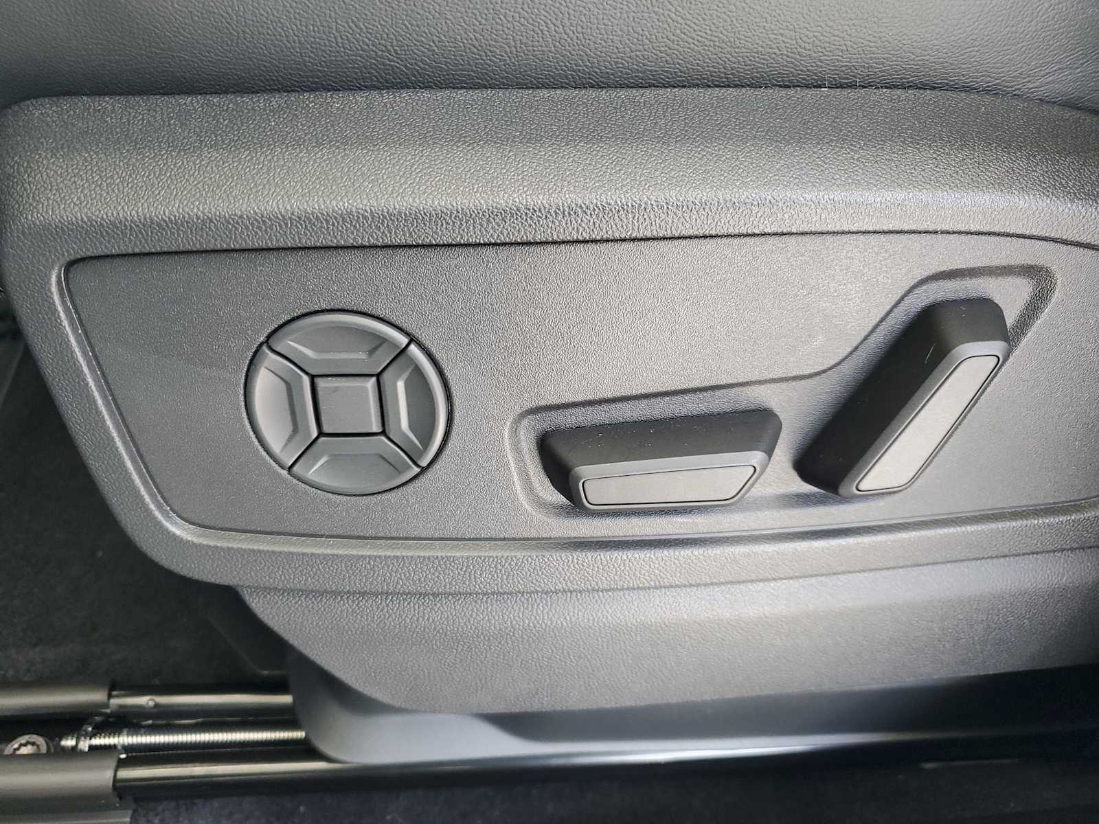 Thumbnail: 2025 Audi Q5 - 13