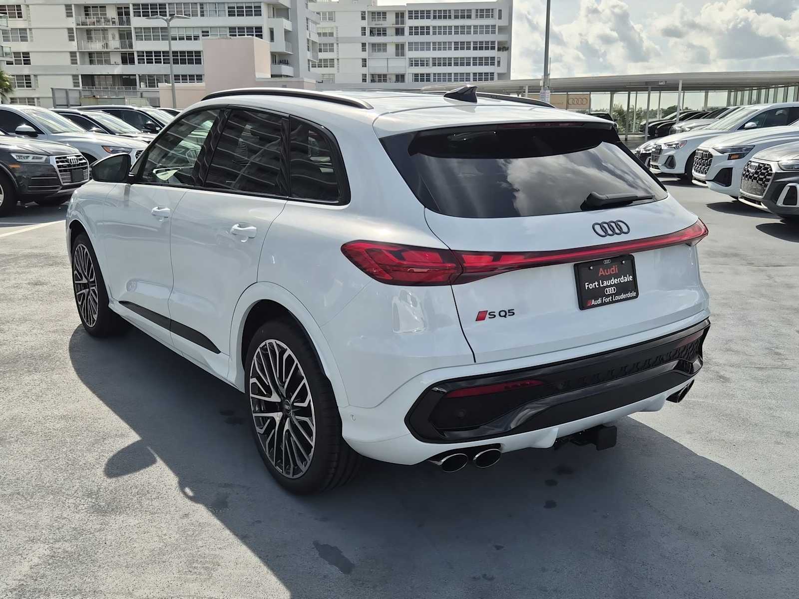 Thumbnail: 2025 Audi SQ5 - 4