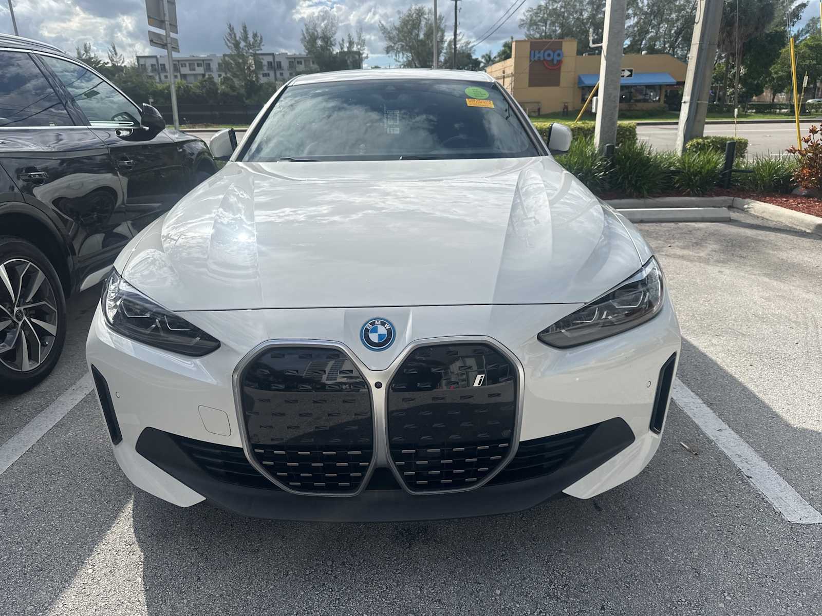 Thumbnail: 2023 BMW i4 - 2