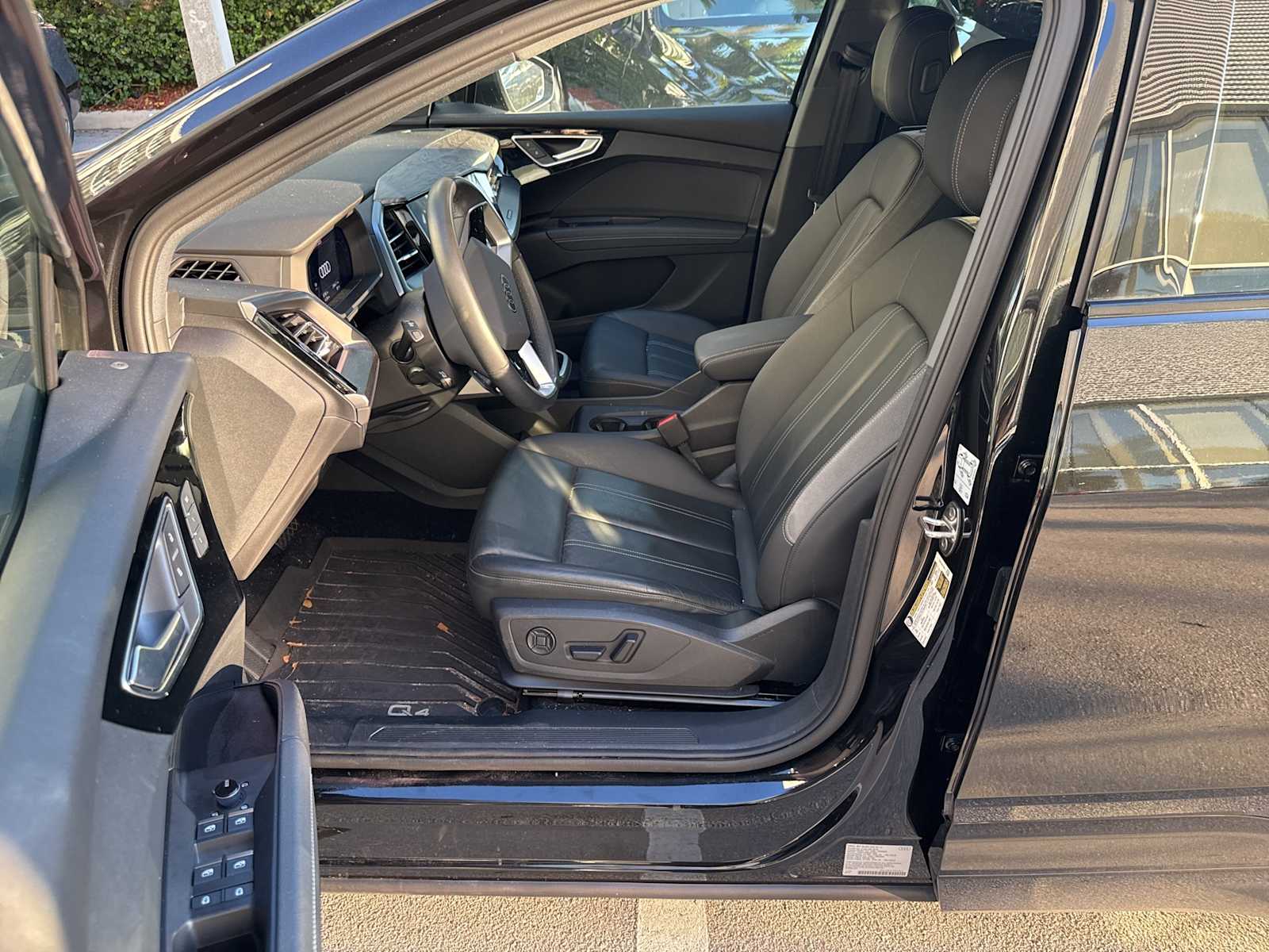 Thumbnail: 2024 Audi Q4 e-tron - 5