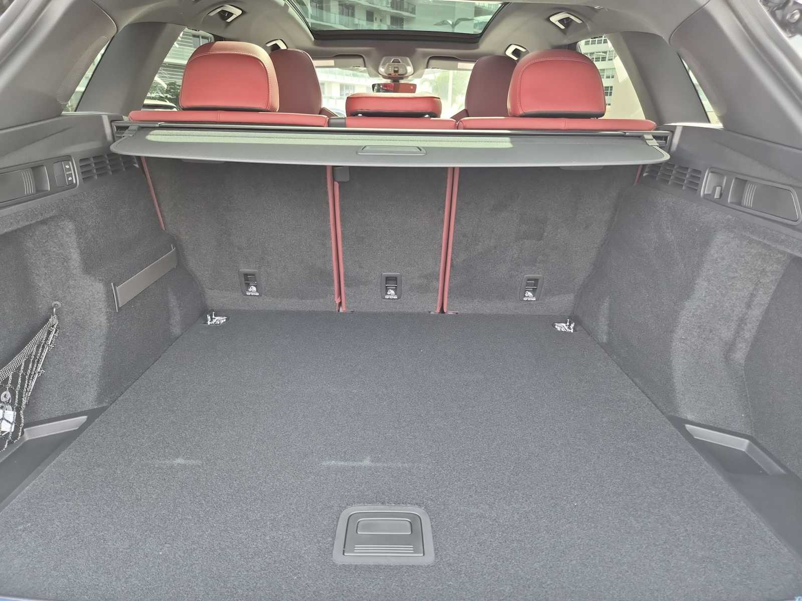 Thumbnail: 2025 Audi SQ5 - 26