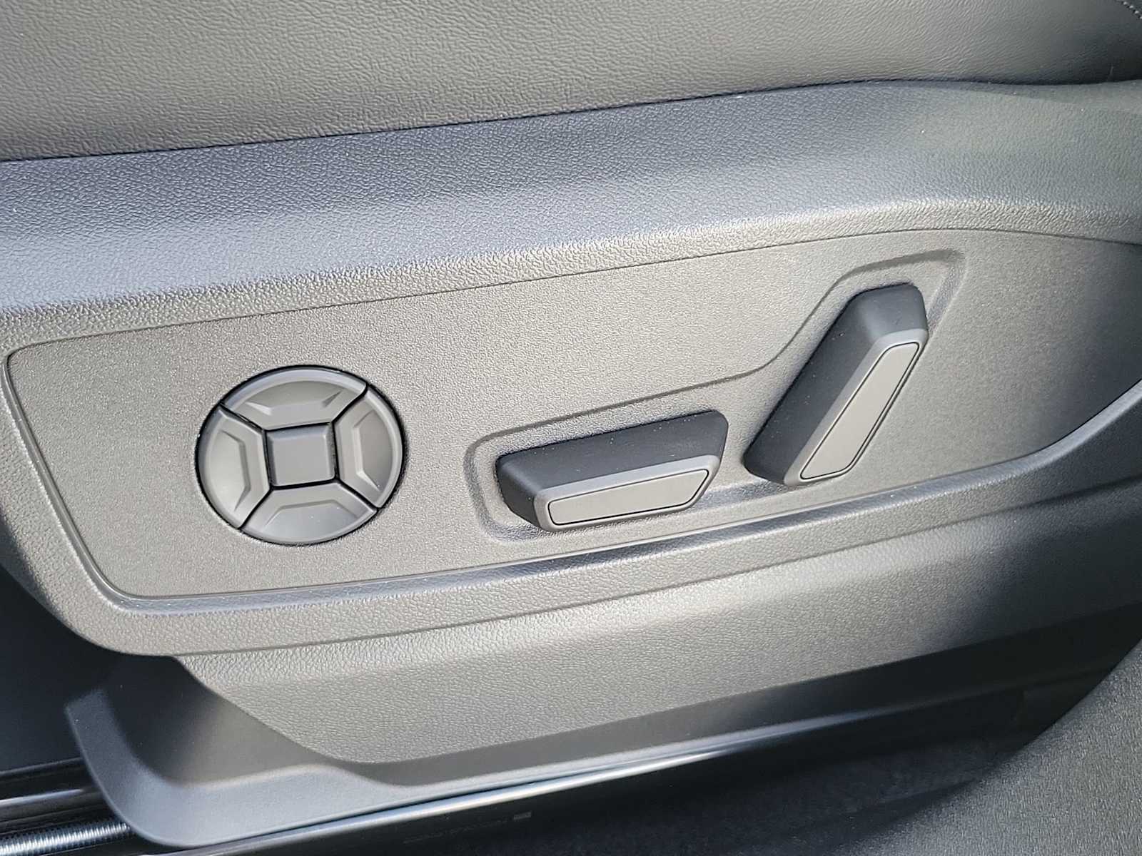 Thumbnail: 2025 Audi Q5 - 16