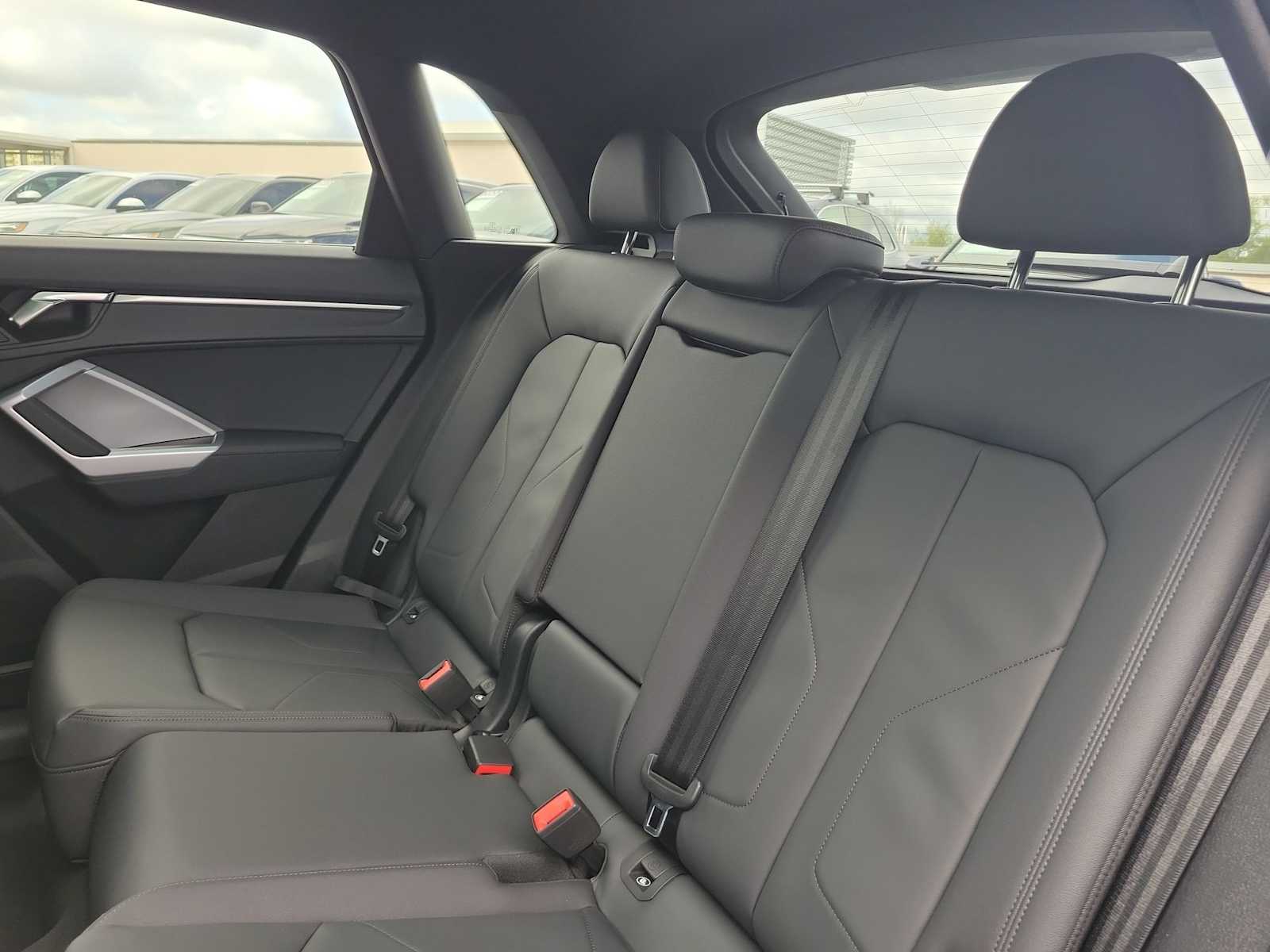 Thumbnail: 2025 Audi Q3 - 19