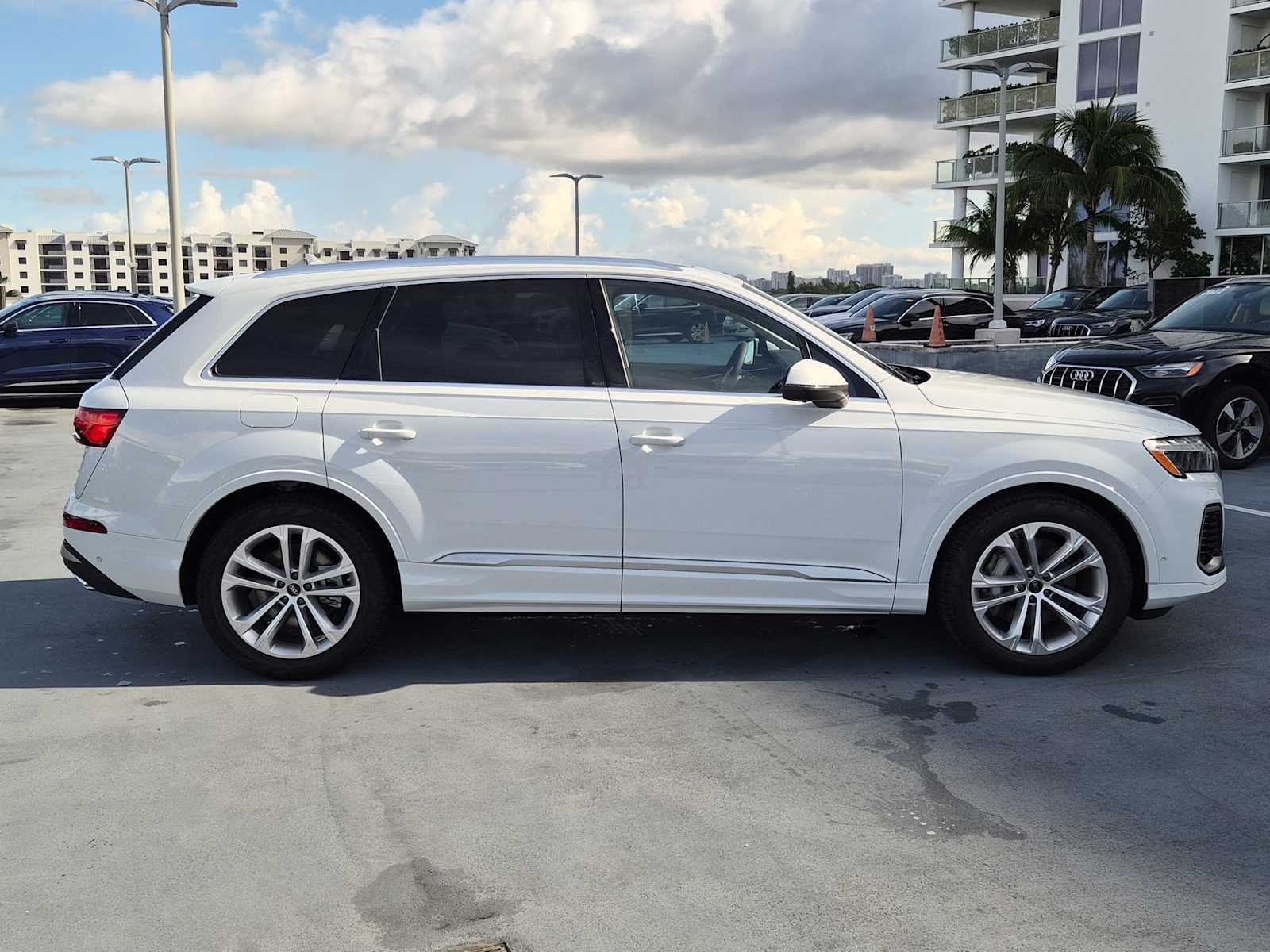 Thumbnail: 2026 Audi Q7 - 7