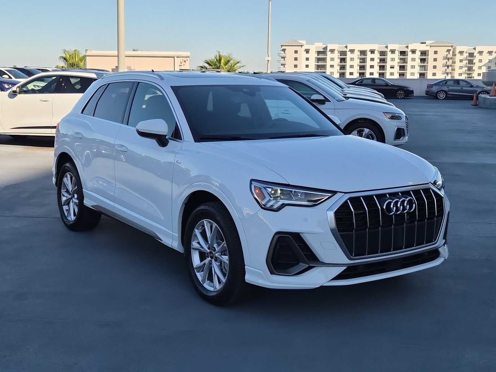 Thumbnail: 2025 Audi Q3 - 8