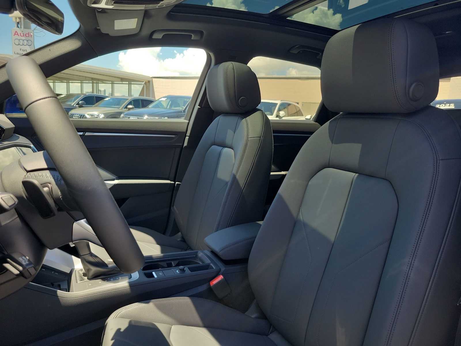 Thumbnail: 2025 Audi Q3 - 15