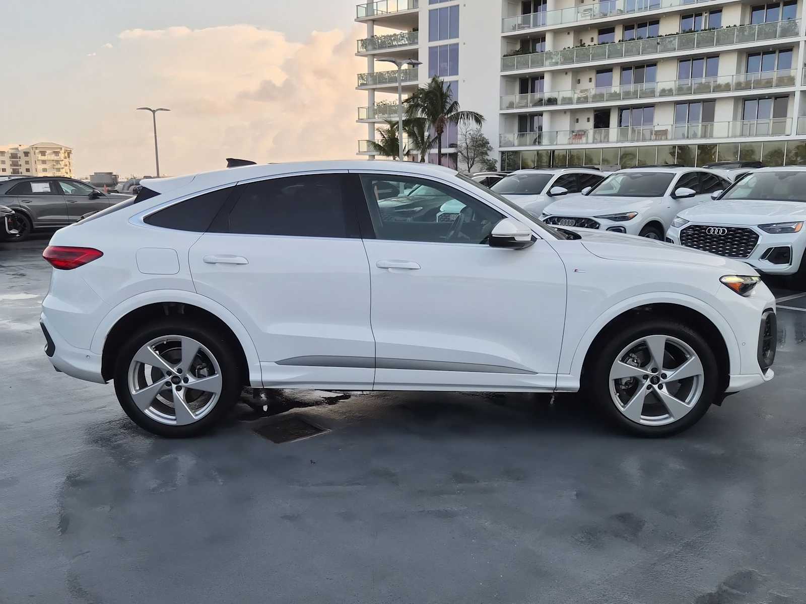 Thumbnail: 2025 Audi Q5 - 7