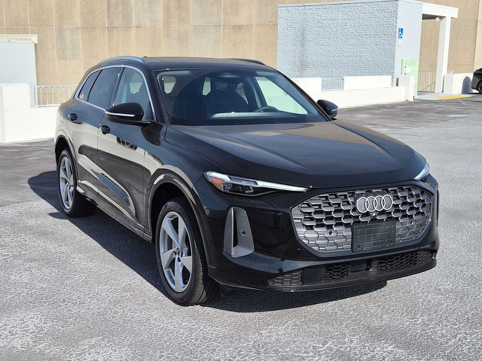 Thumbnail: 2025 Audi Q5 - 8