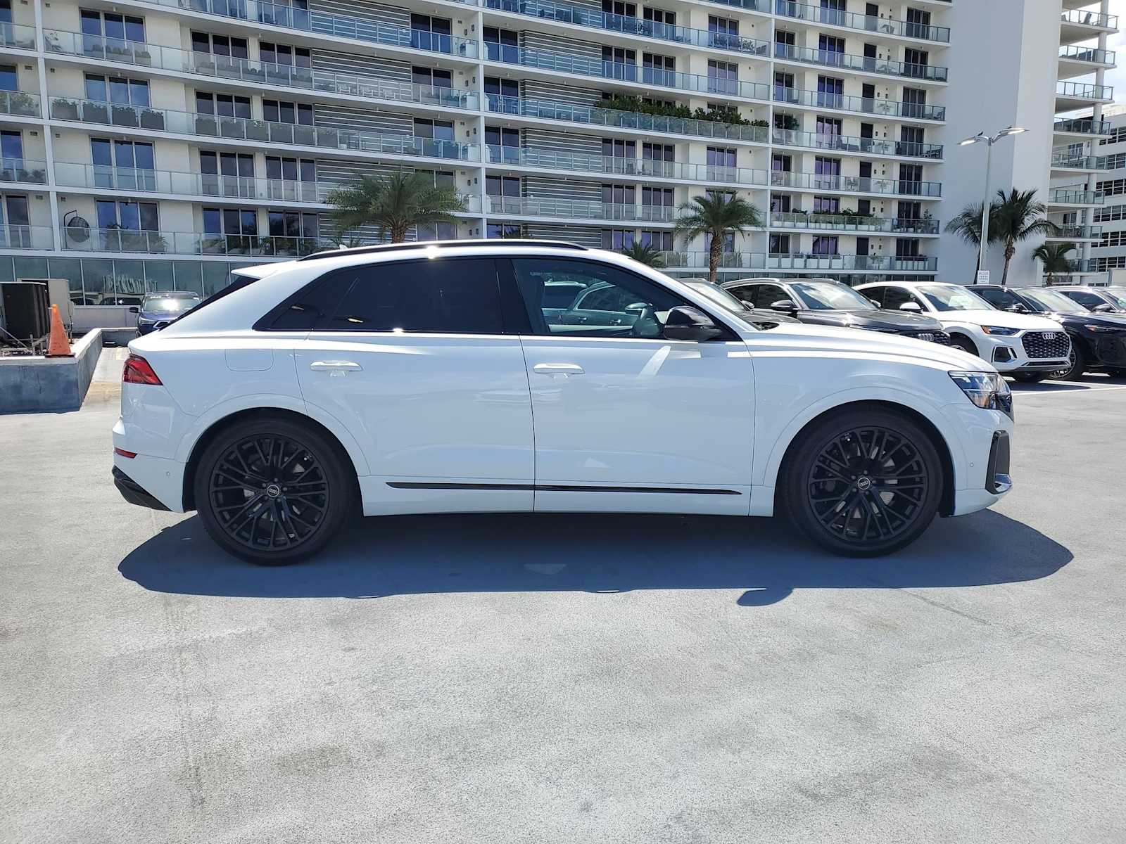 Thumbnail: 2025 Audi SQ8 - 7