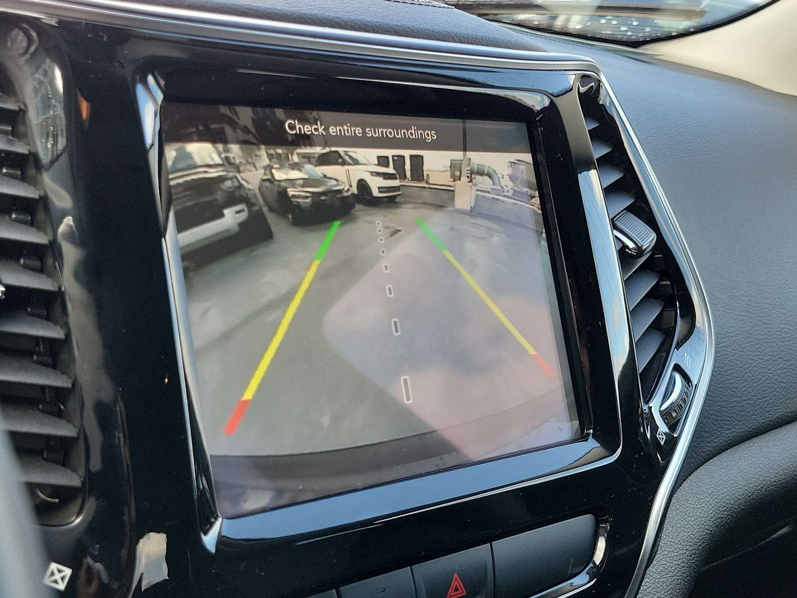 Thumbnail: 2020 Jeep Cherokee - 26