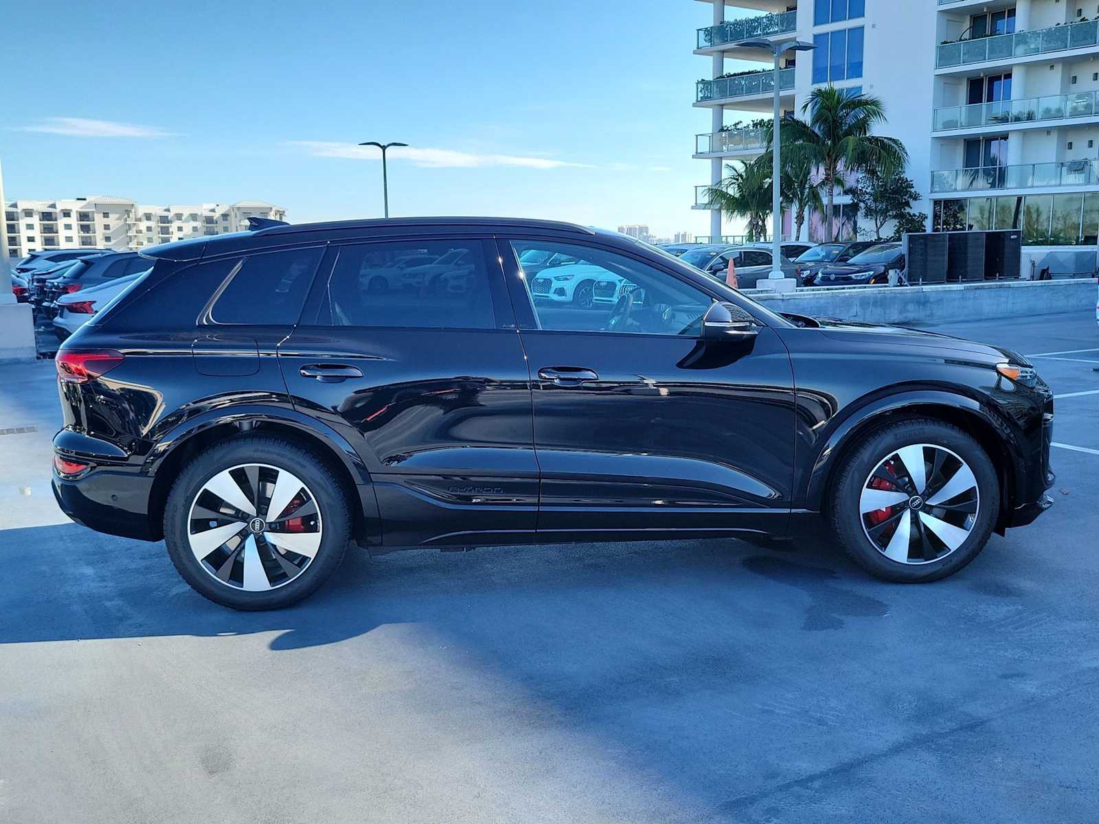 Thumbnail: 2025 Audi SQ6 e-tron - 7
