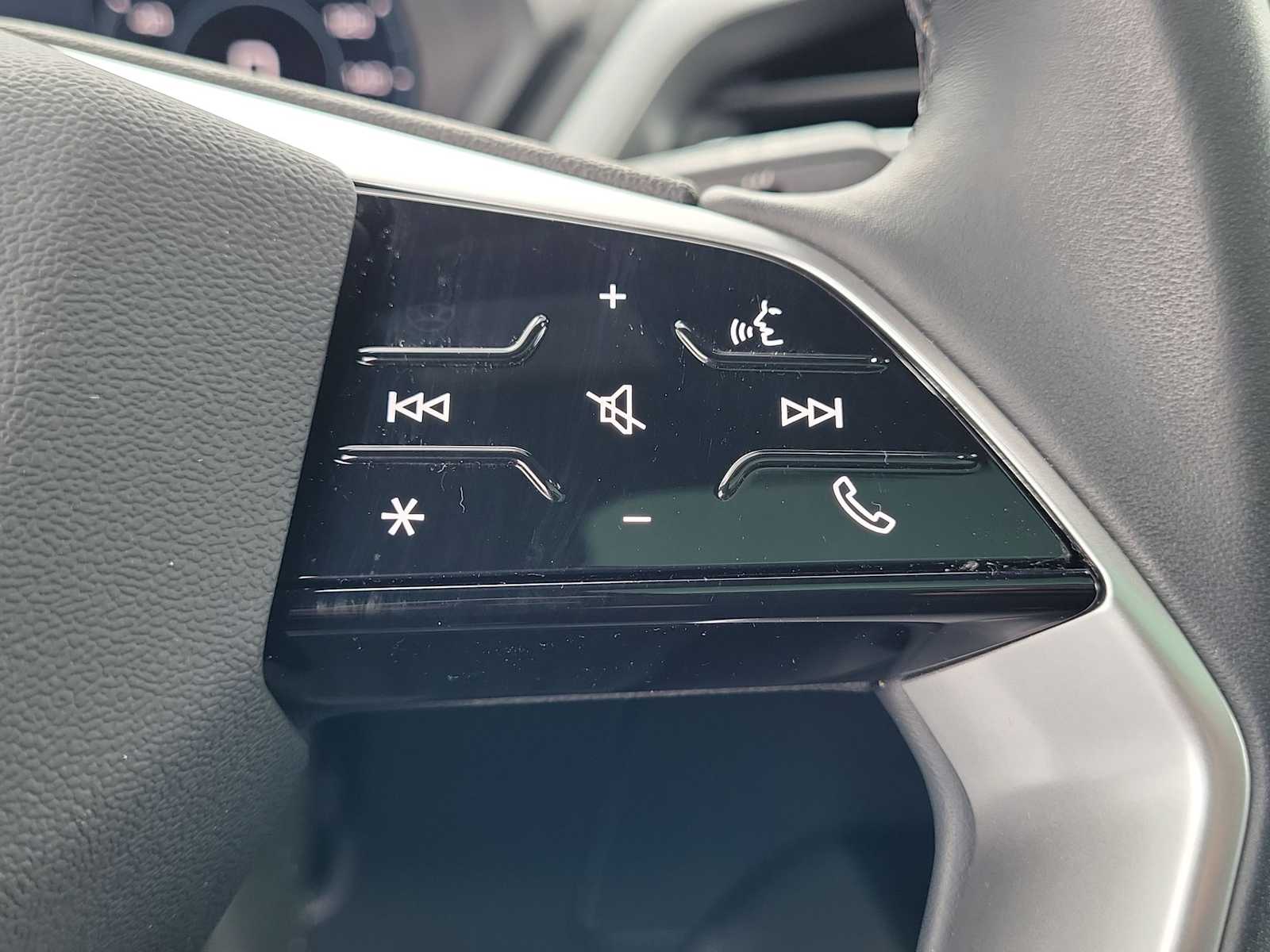 Thumbnail: 2023 Audi Q4 e-tron - 22