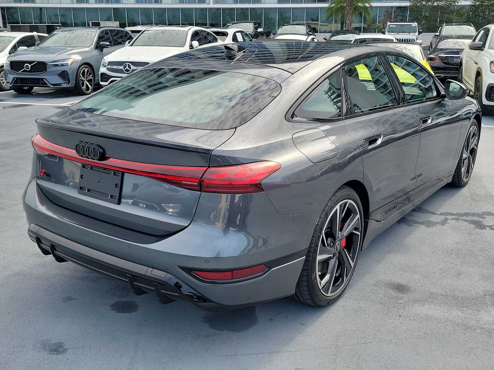 Thumbnail: 2025 Audi e-tron S - 6