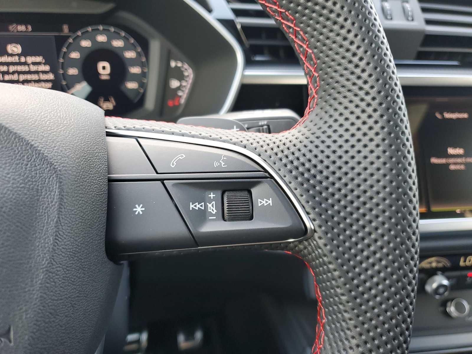 Thumbnail: 2025 Audi Q3 - 18