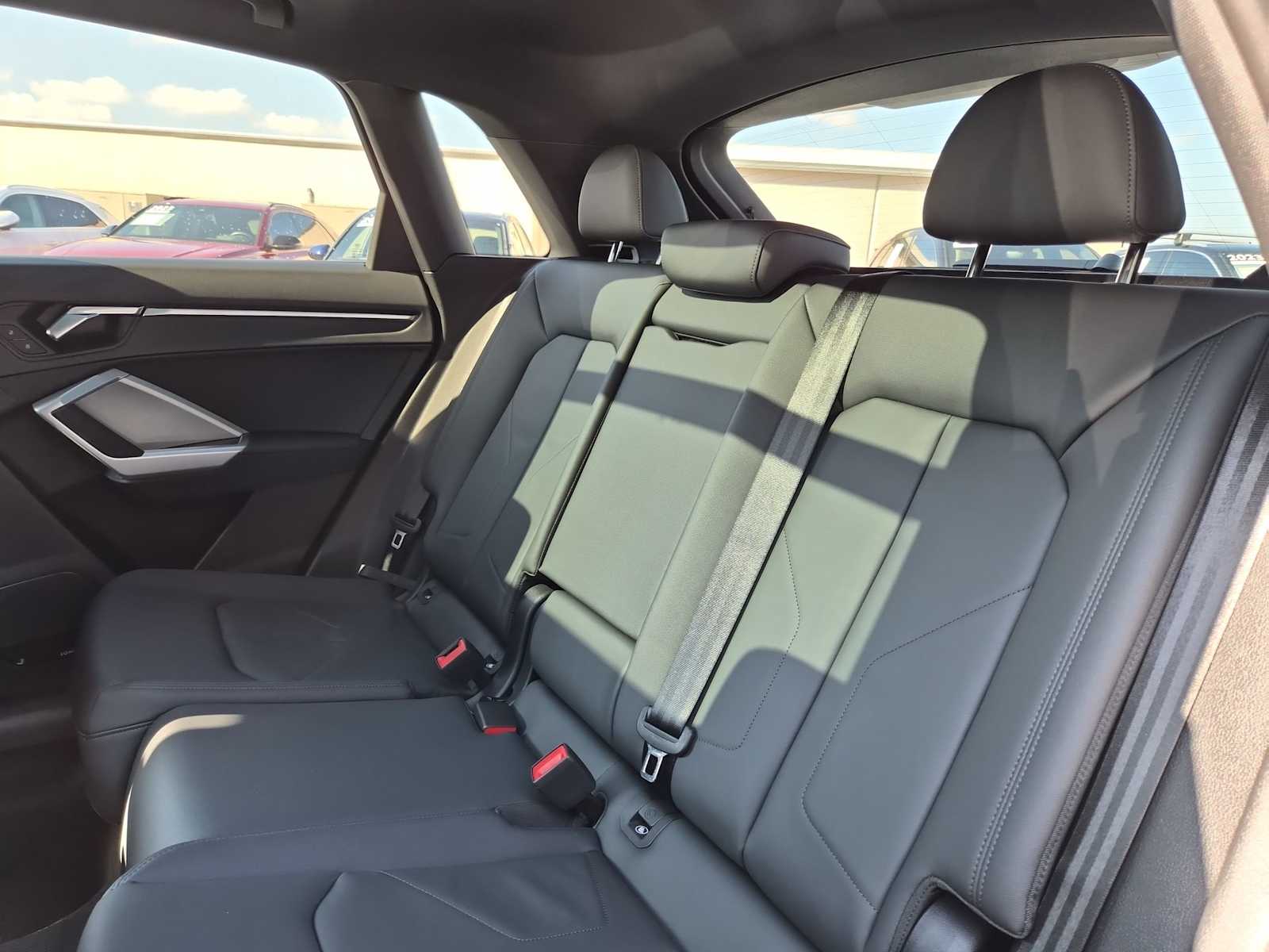 Thumbnail: 2025 Audi Q3 - 19