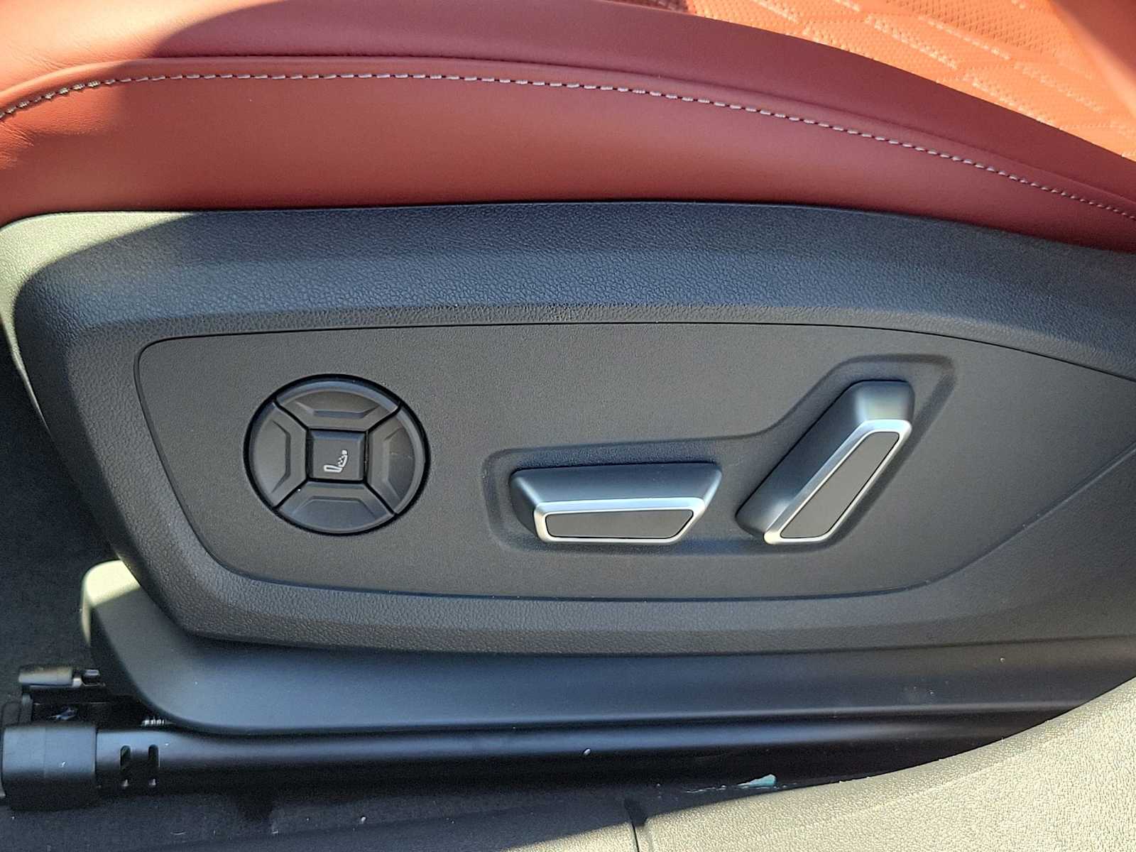 Thumbnail: 2025 Audi e-tron S - 16