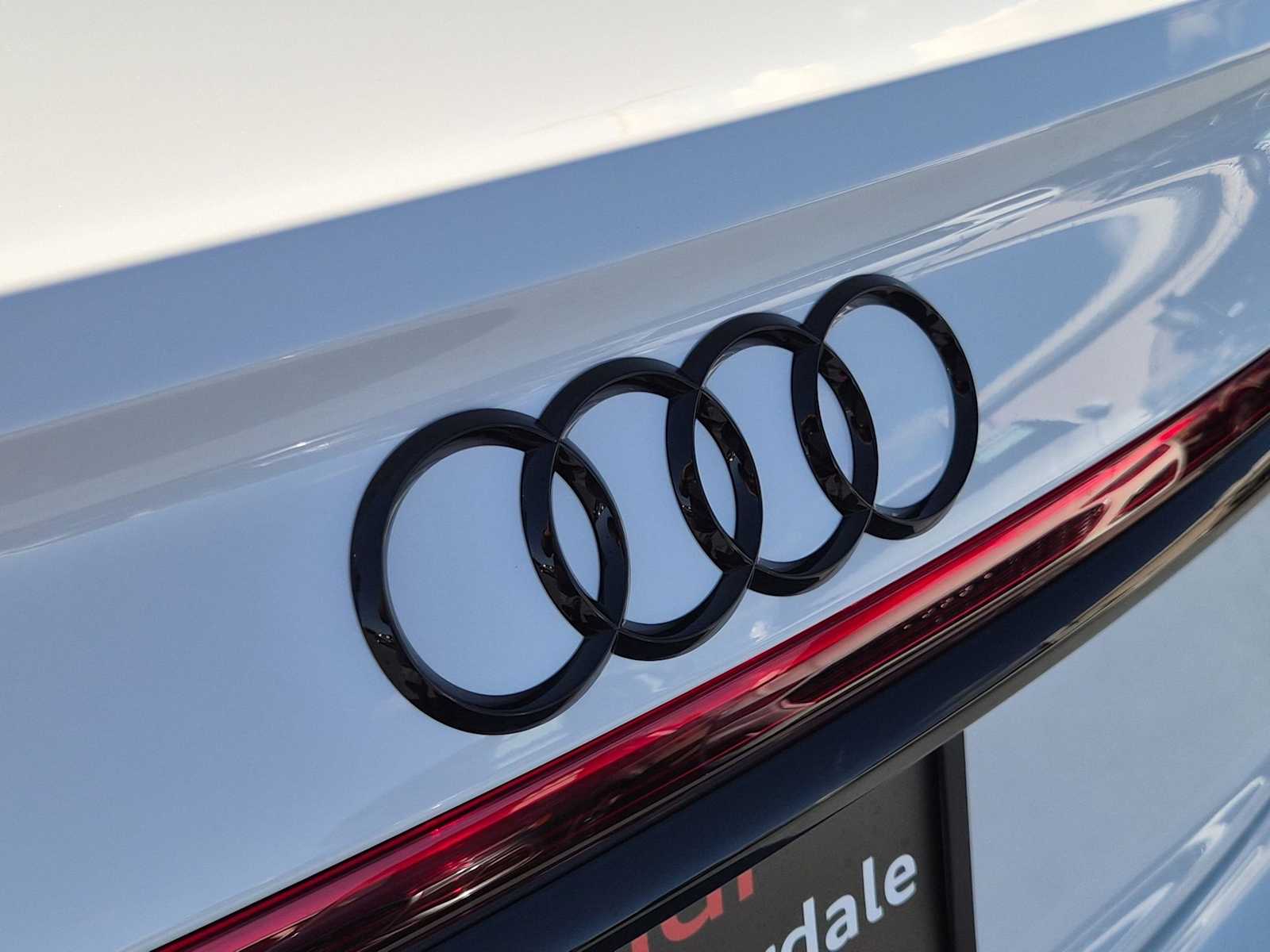 Thumbnail: 2025 Audi S8 - 10