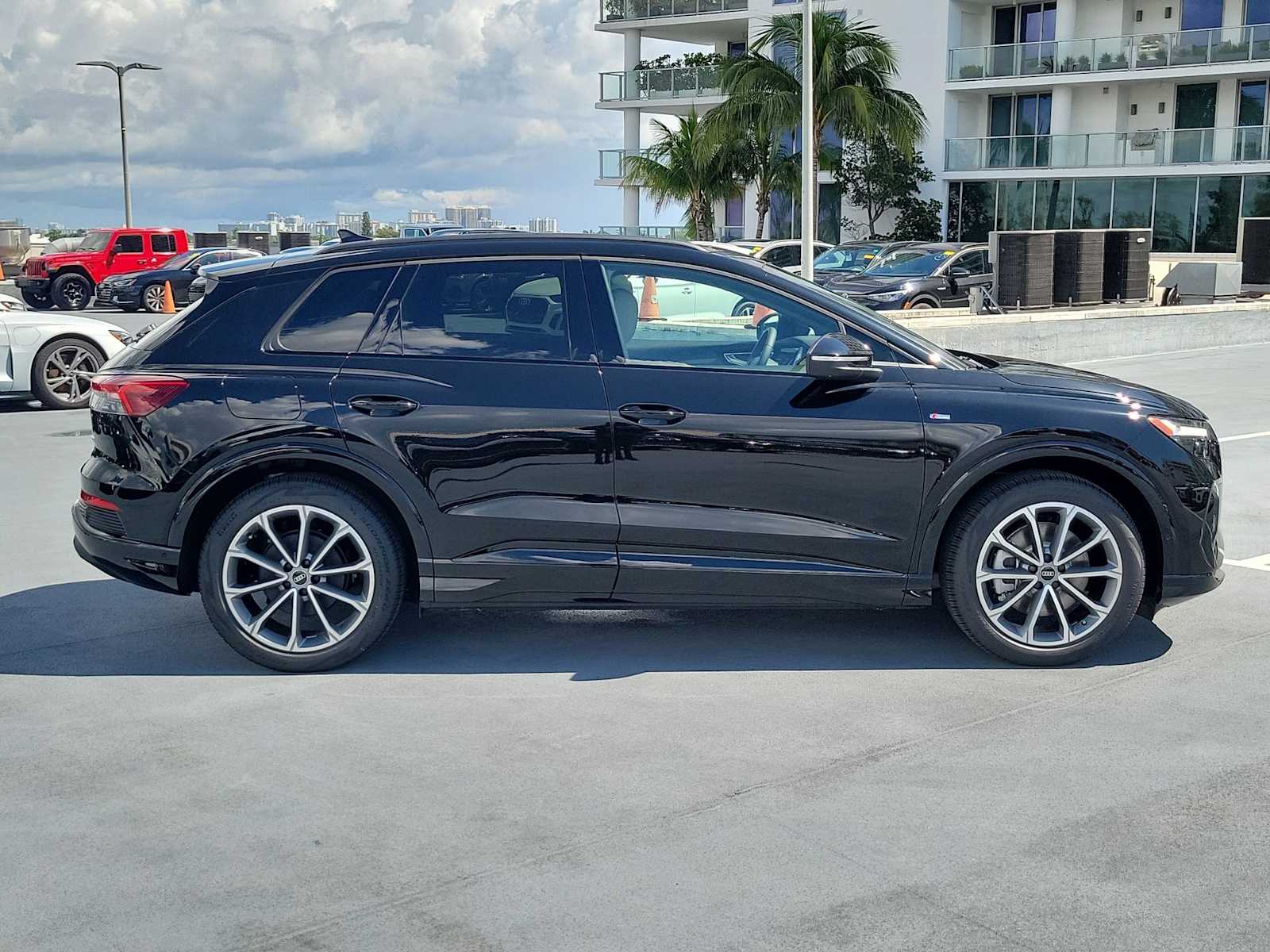 Thumbnail: 2026 Audi Q4 e-tron - 7