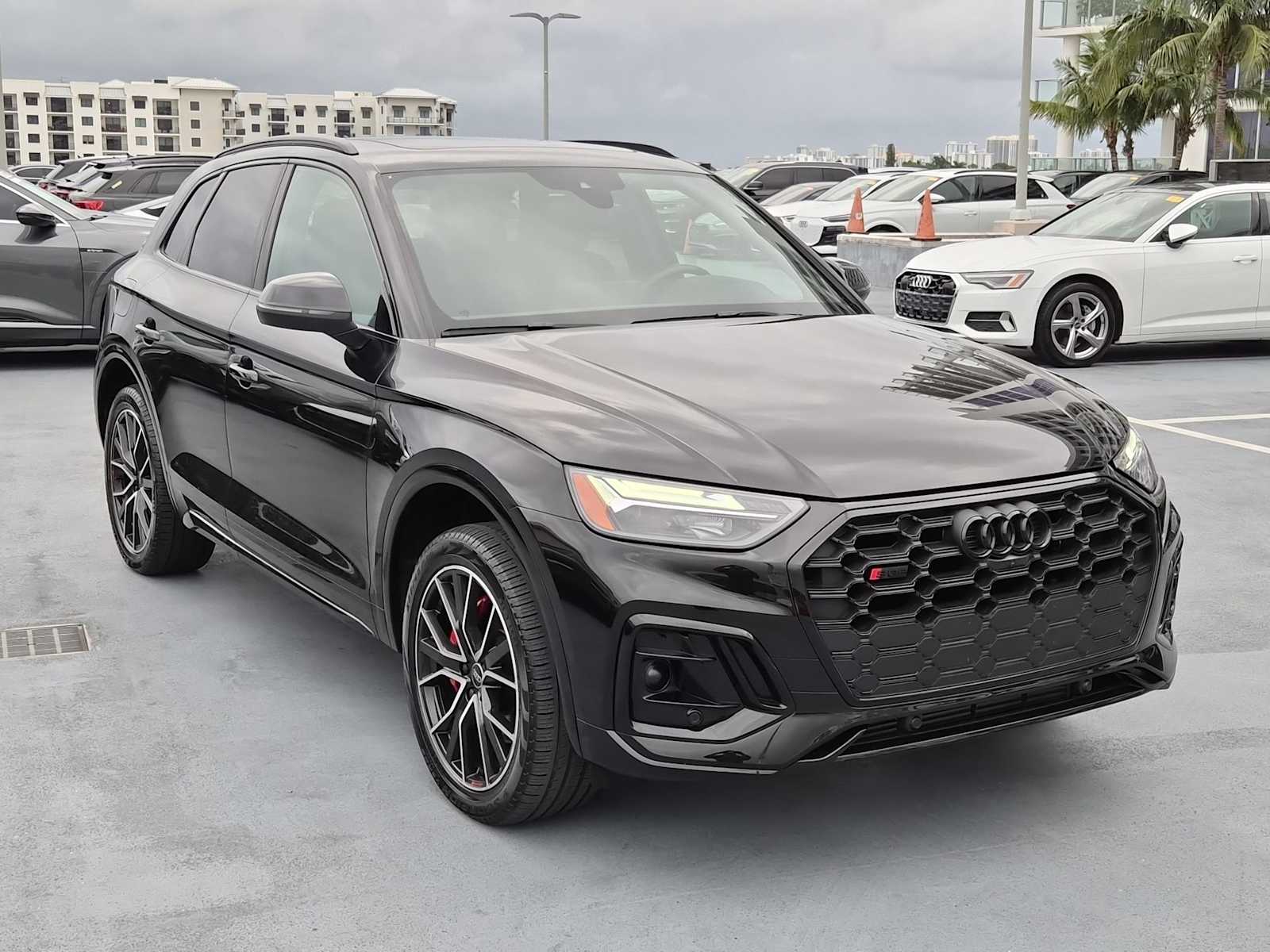 Thumbnail: 2025 Audi SQ5 - 8