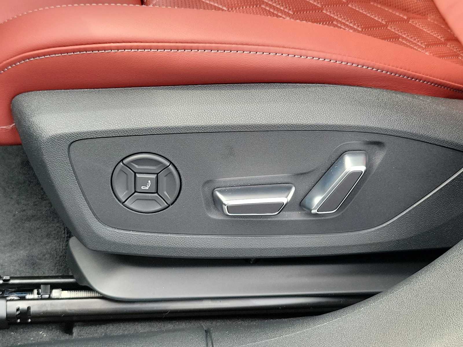 Thumbnail: 2025 Audi e-tron S - 16