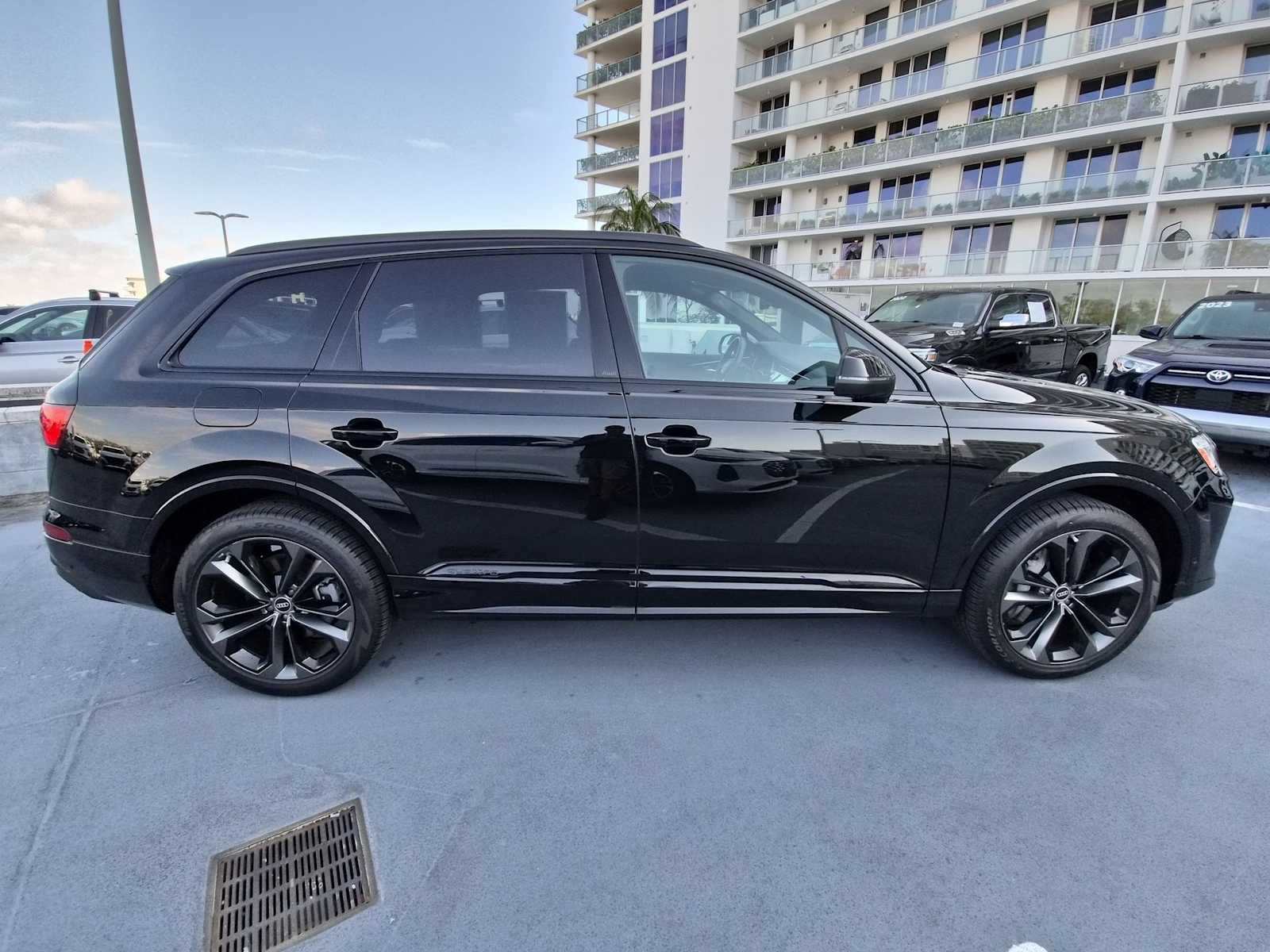 Thumbnail: 2025 Audi Q7 - 7