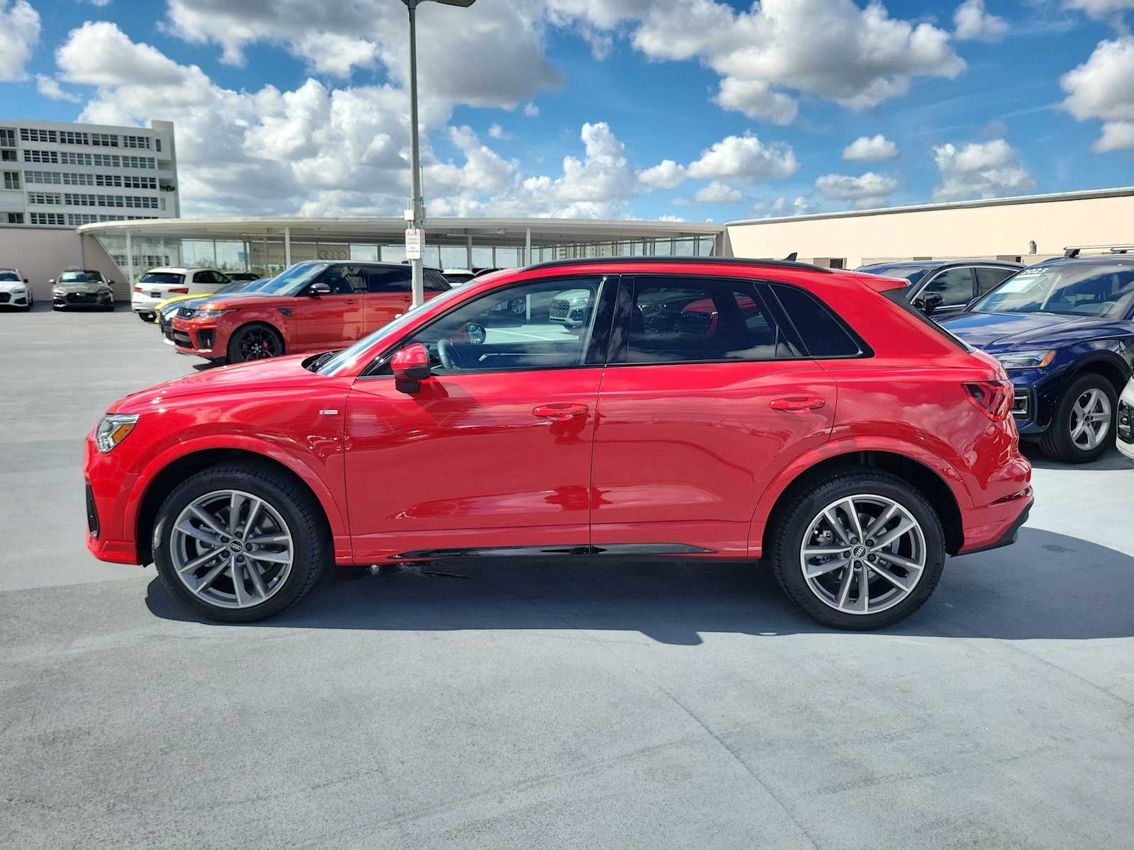 Thumbnail: 2025 Audi Q3 - 3