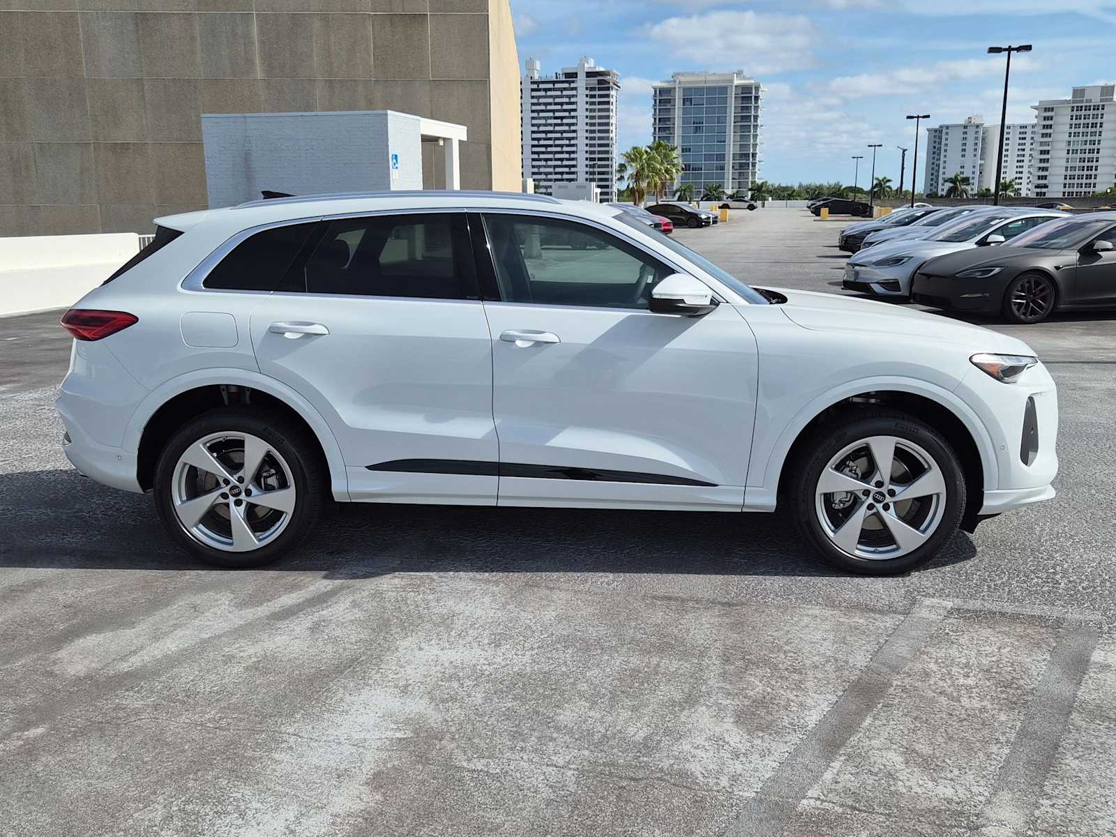 Thumbnail: 2025 Audi Q5 - 7