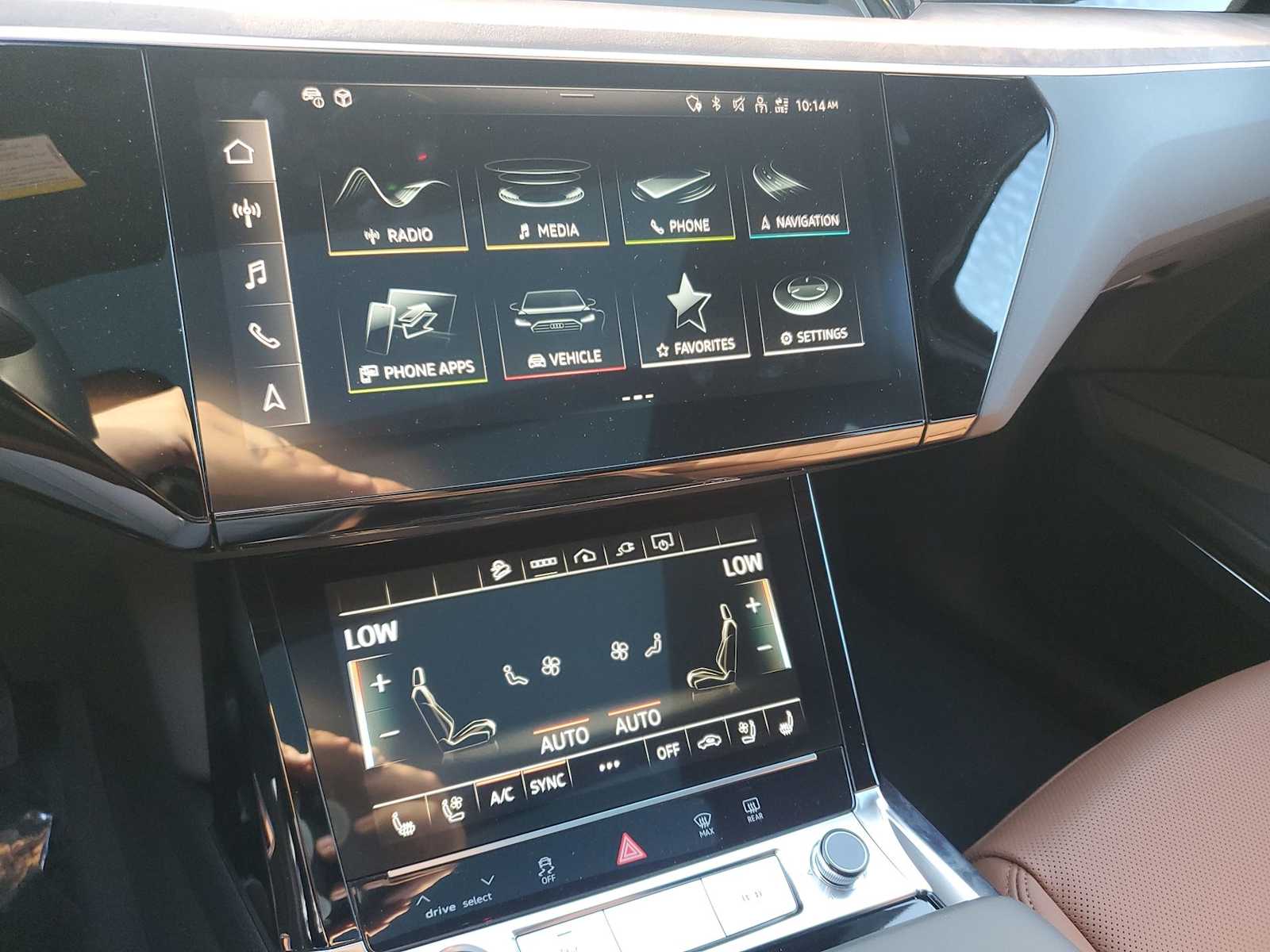 Thumbnail: 2023 Audi e-tron S - 23