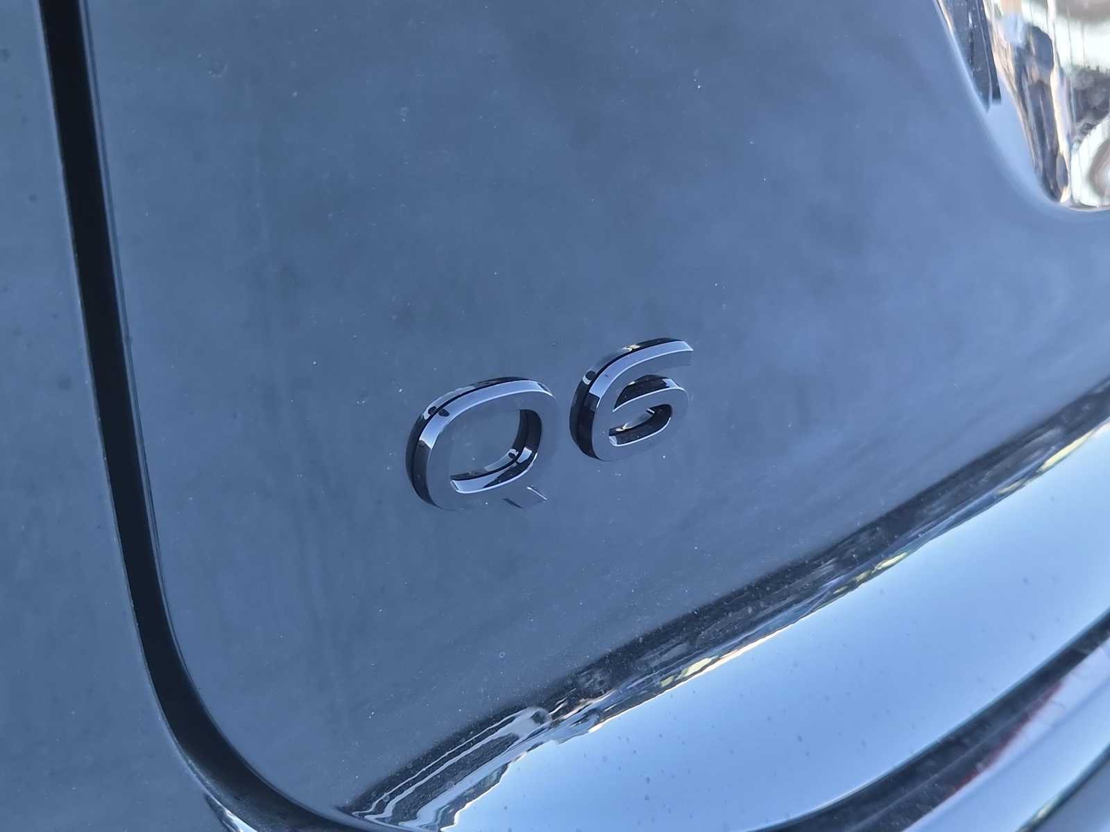 Thumbnail: 2025 Audi Q6 e-tron - 10