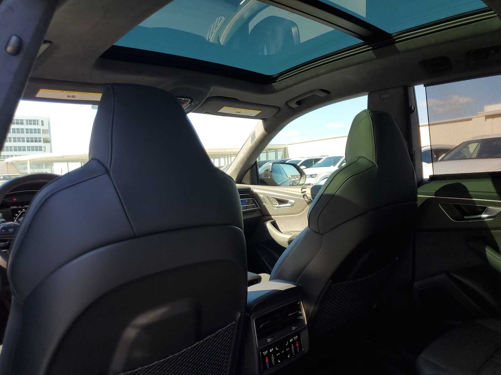 Thumbnail: 2023 Audi RS Q8 - 14