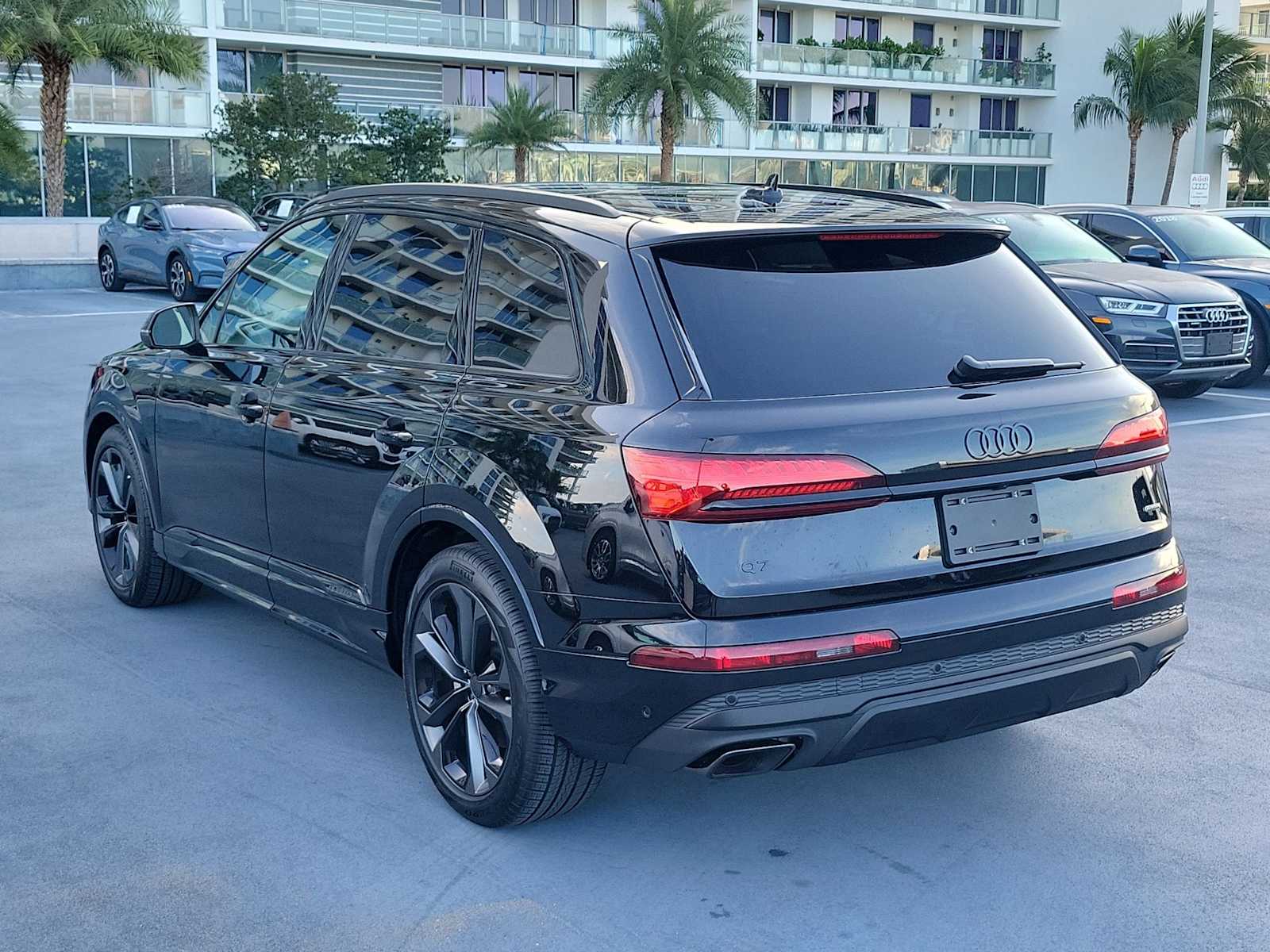 Thumbnail: 2026 Audi Q7 - 4