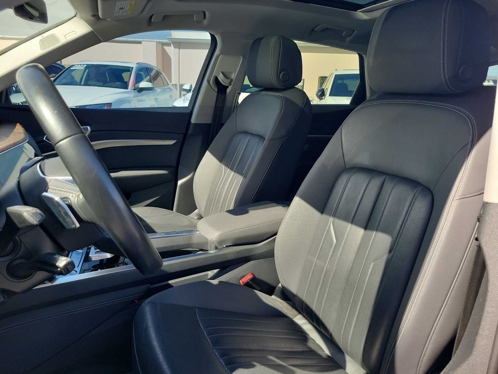 Thumbnail: 2019 Audi e-tron - 15