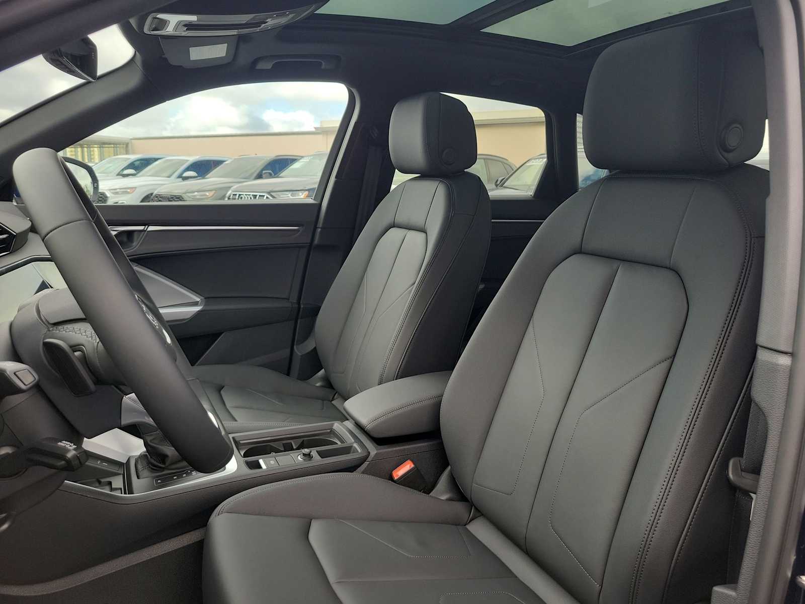 Thumbnail: 2025 Audi Q3 - 15