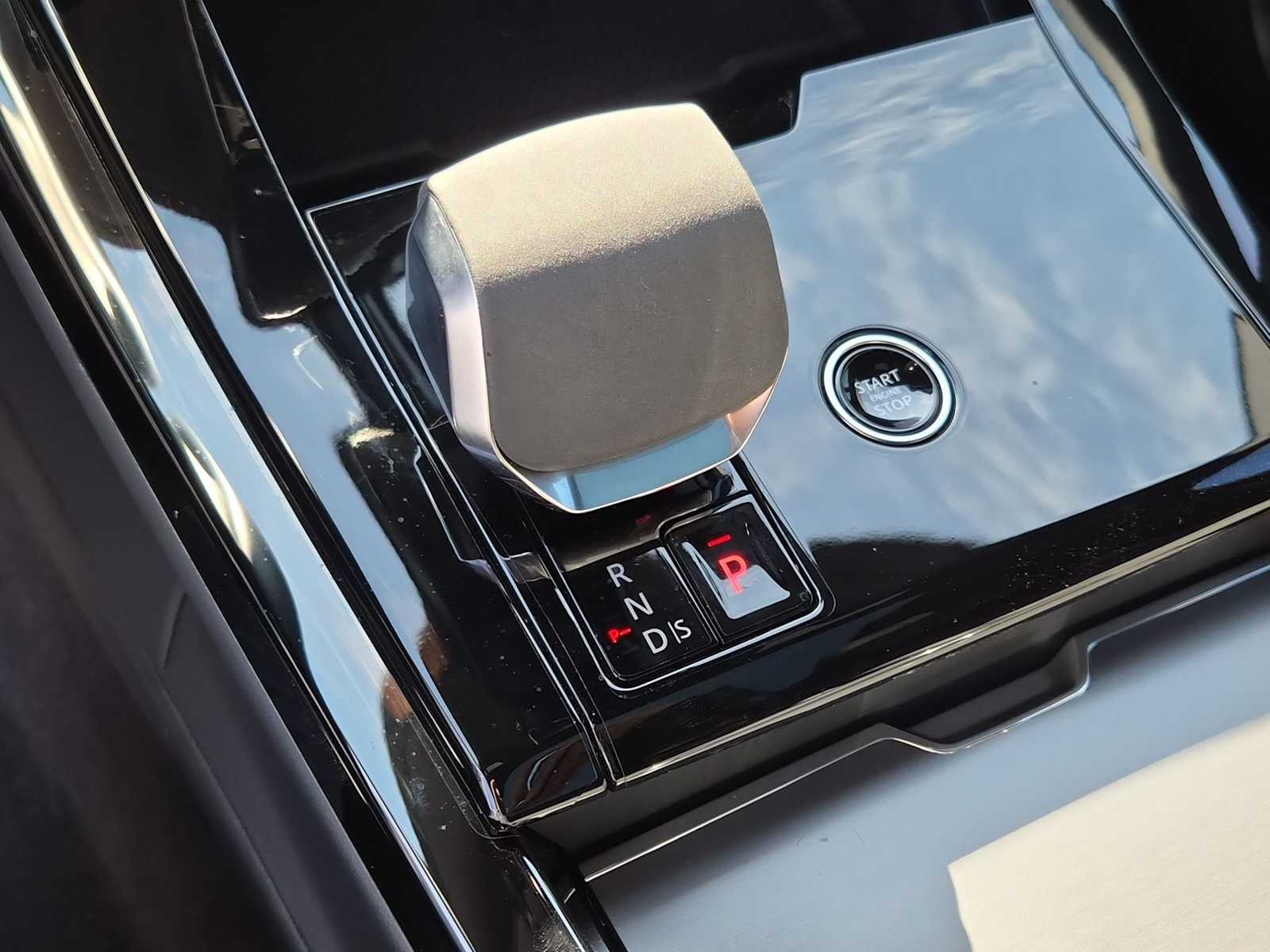 Thumbnail: 2024 Land Rover Range Rover Sport - 25