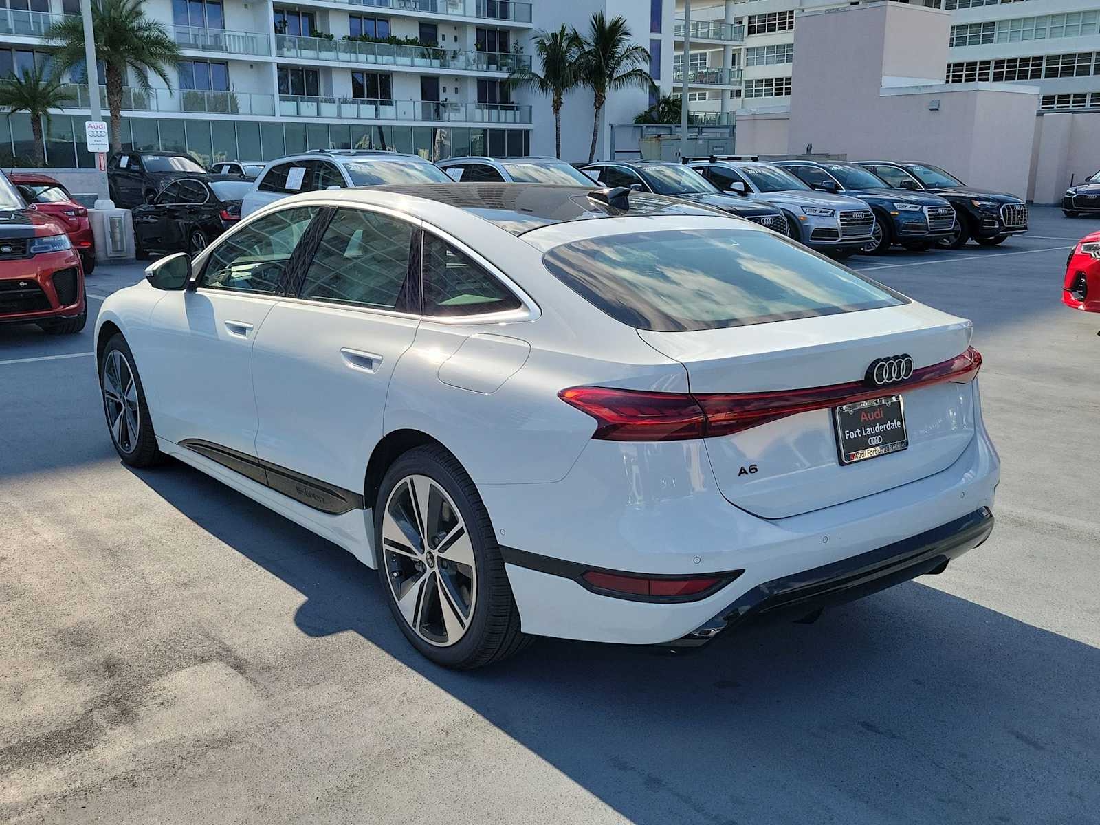 Thumbnail: 2025 Audi e-tron - 4