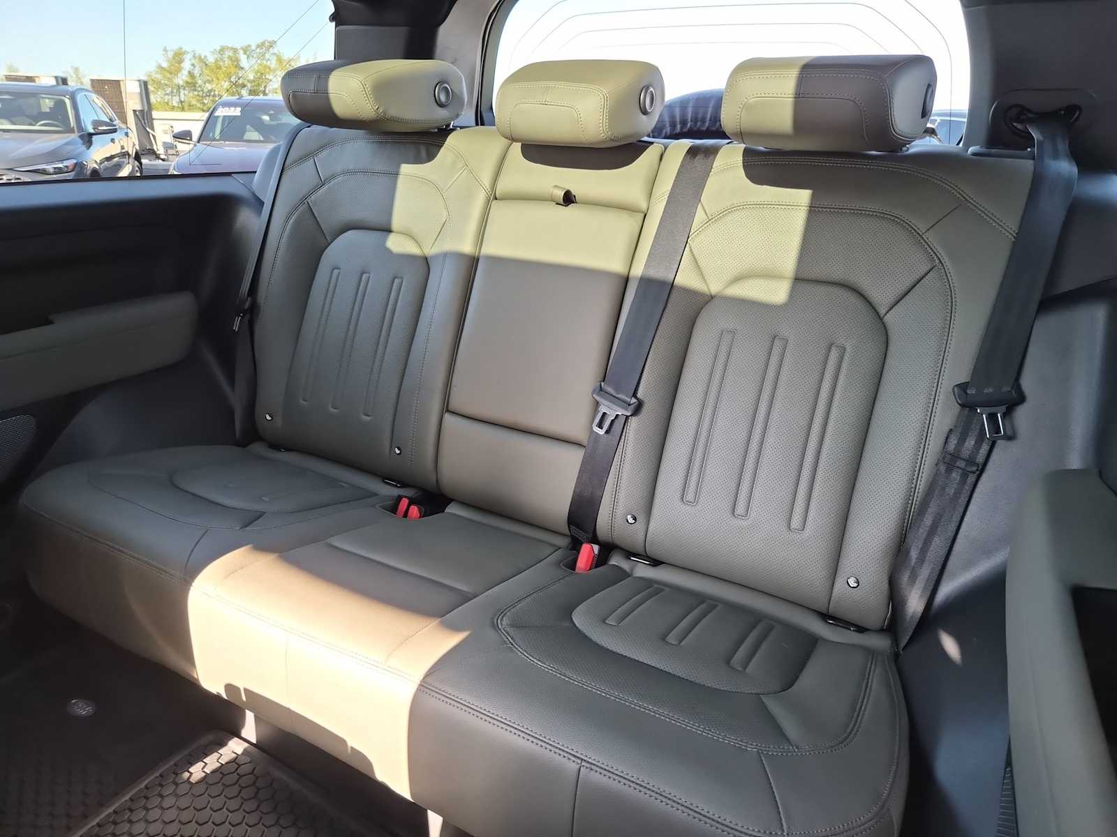 Thumbnail: 2022 Land Rover Defender - 17