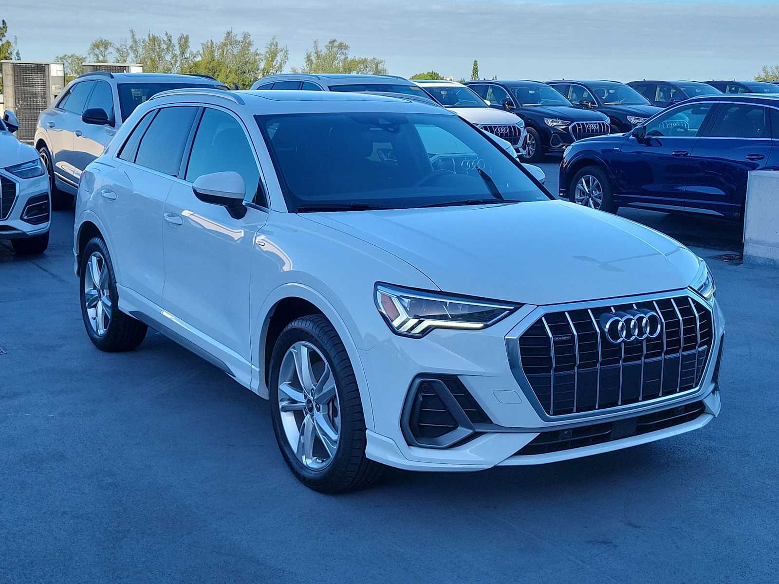 Thumbnail: 2023 Audi Q3 - 8