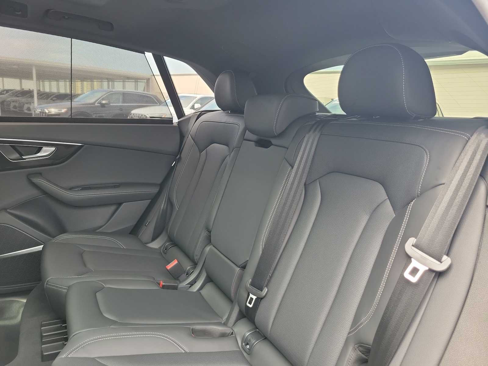 Thumbnail: 2025 Audi Q8 - 19