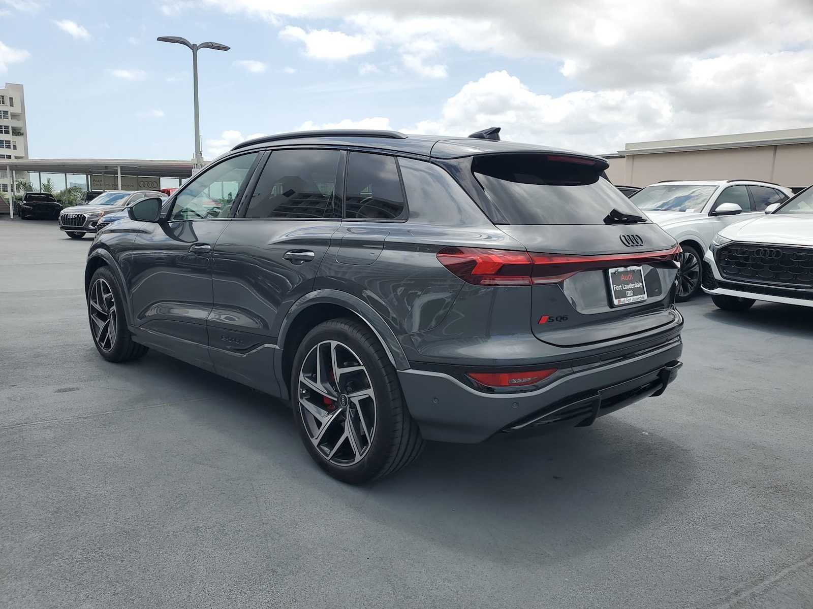 2025 Audi SQ6 photo 4