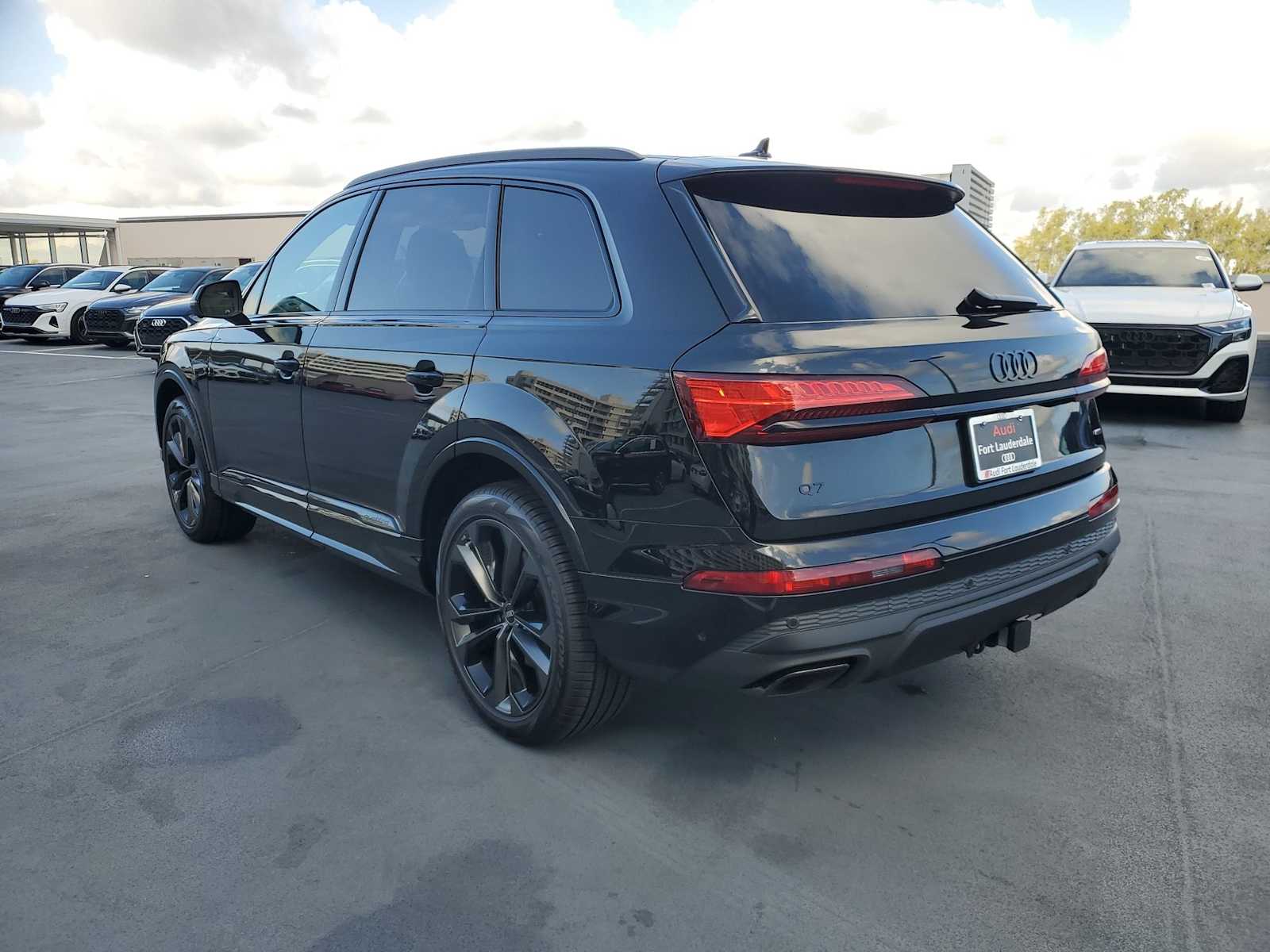 2025 Audi Q7 55 Premium Plus photo 4
