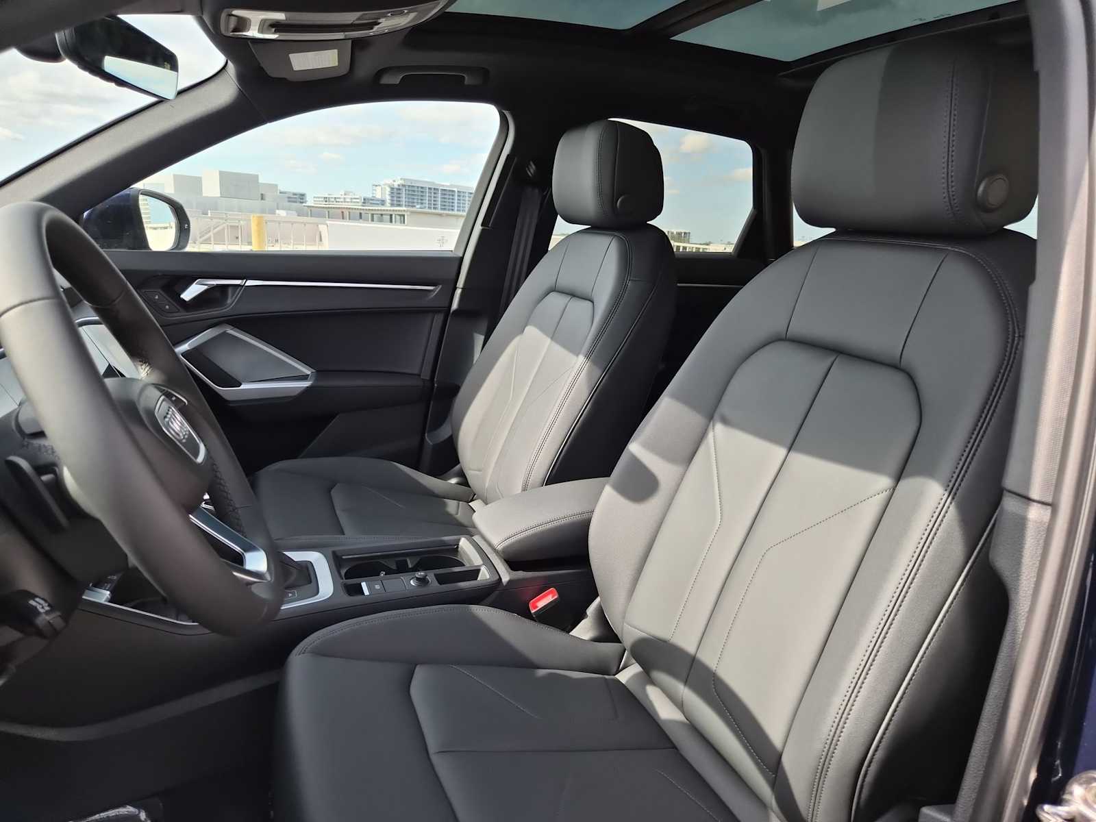 Thumbnail: 2025 Audi Q3 - 15