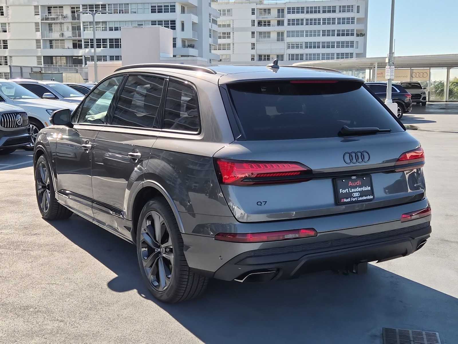Thumbnail: 2026 Audi Q7 - 4