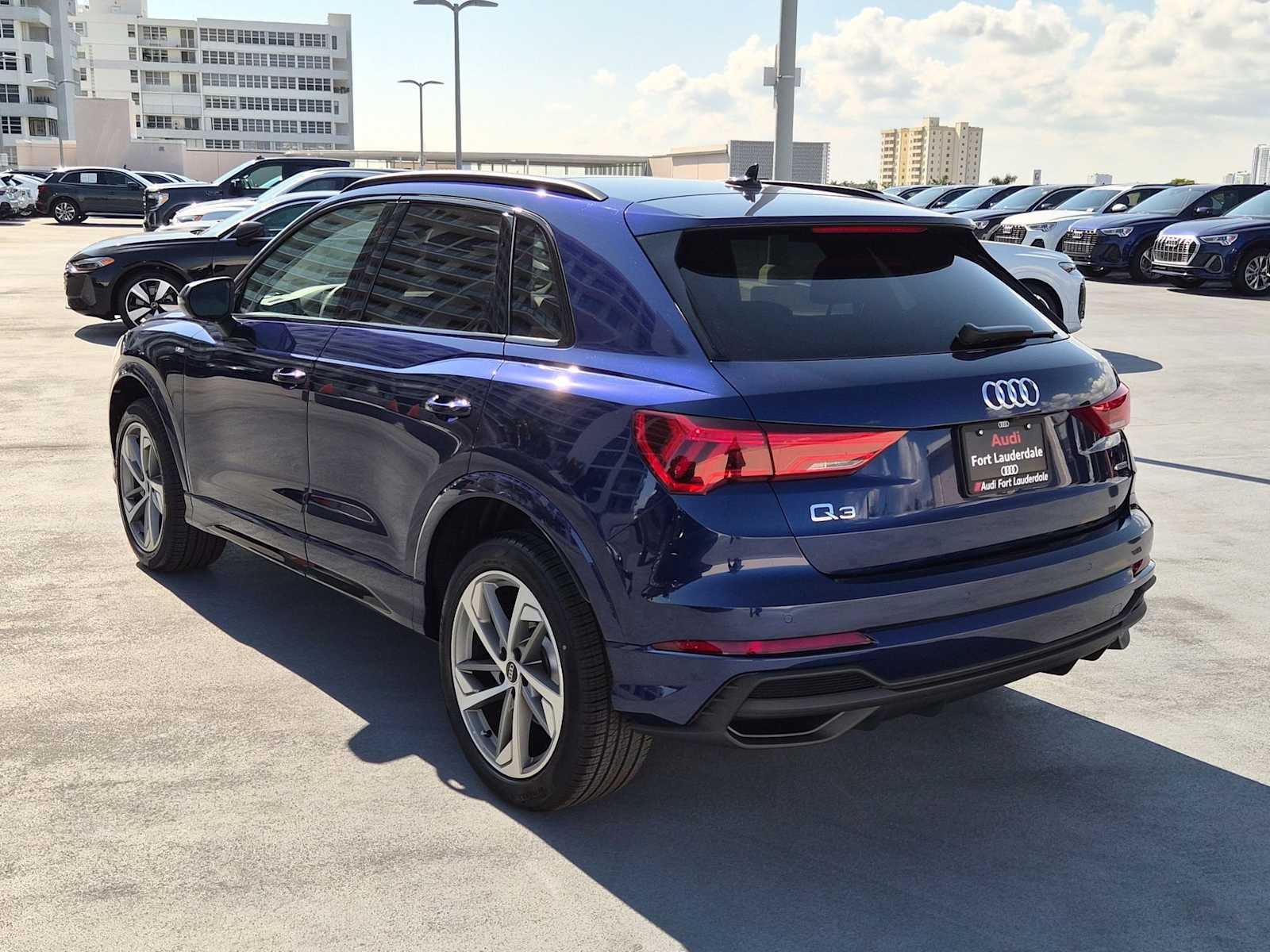 Thumbnail: 2025 Audi Q3 - 4