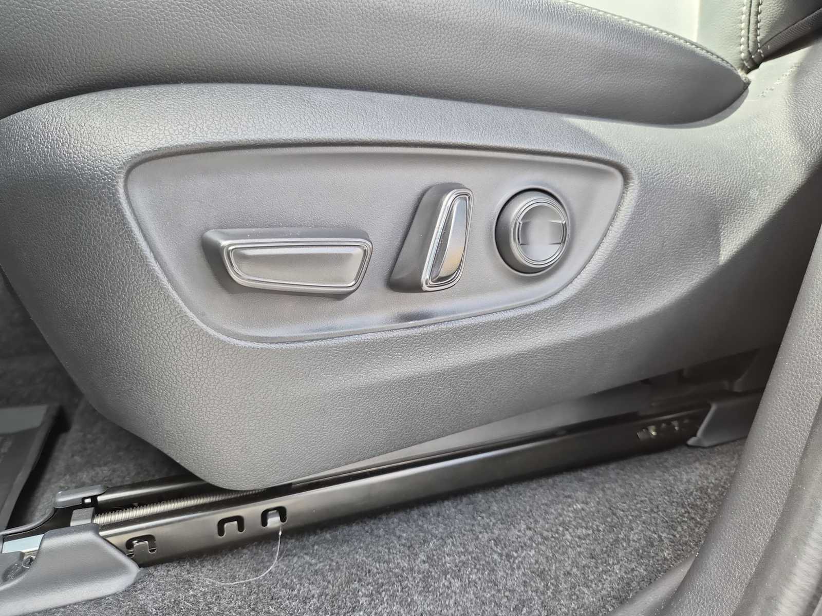 Thumbnail: 2025 Toyota Land Cruiser - 16