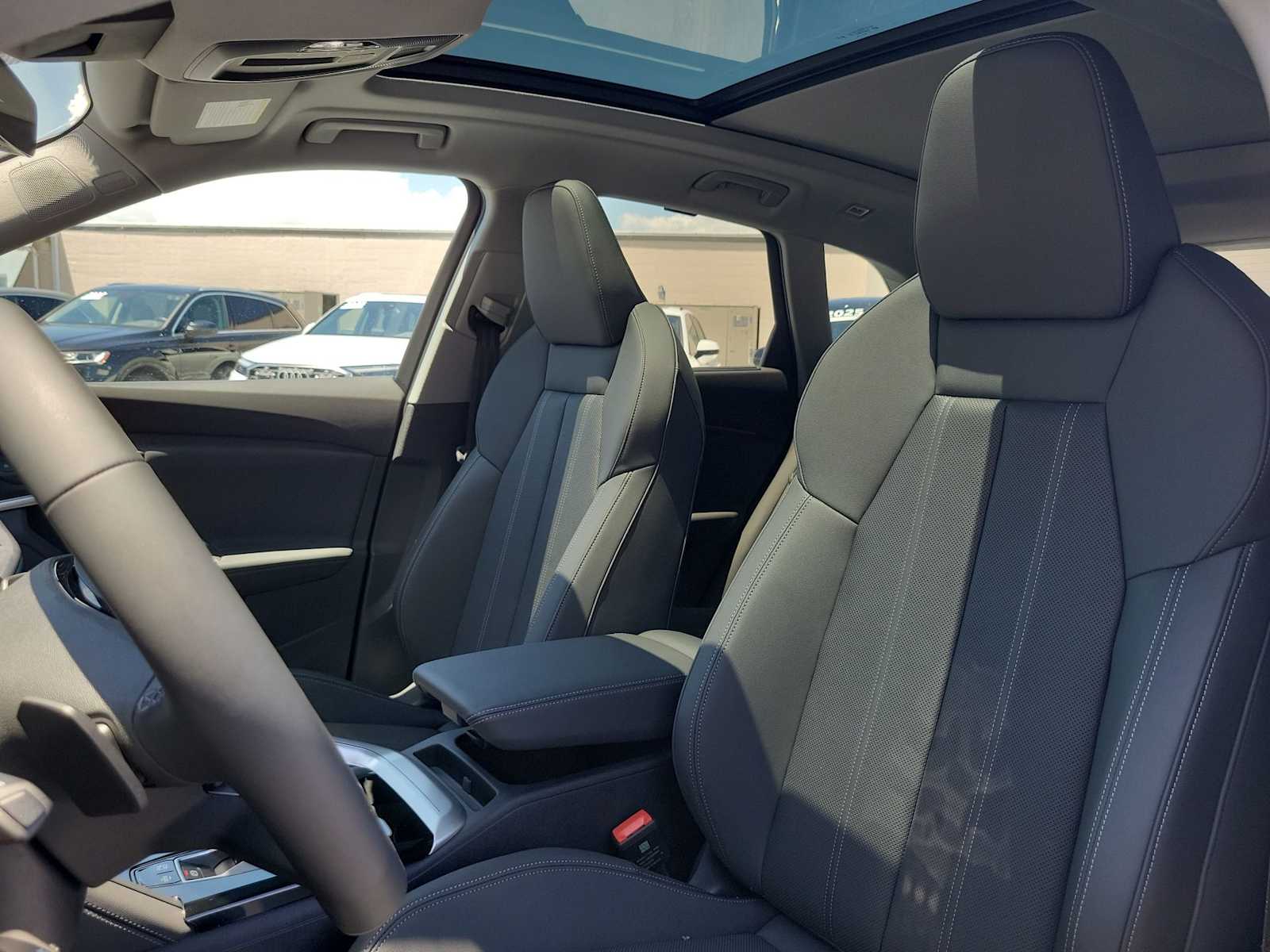 Thumbnail: 2025 Audi Q5 - 15