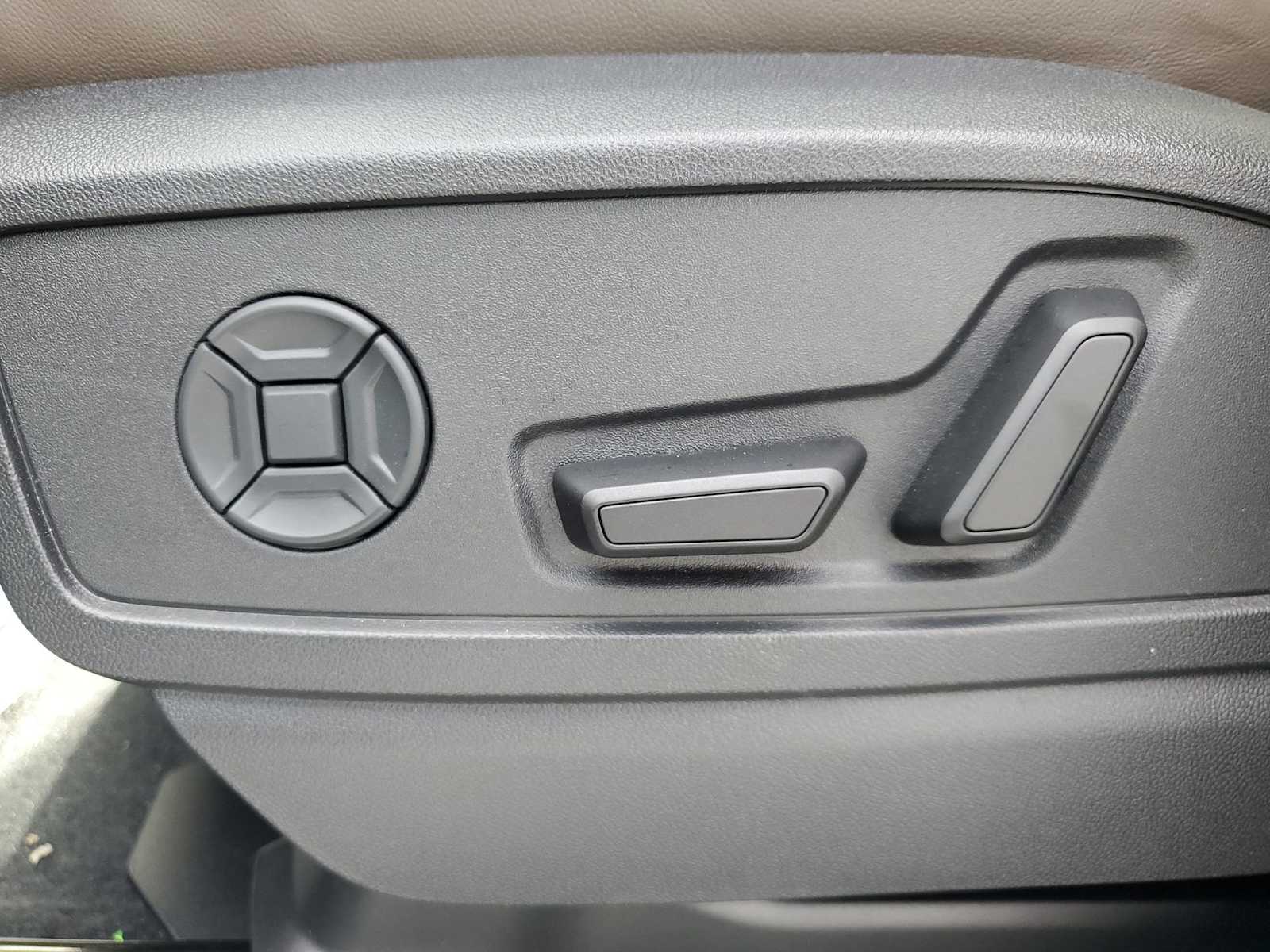 Thumbnail: 2025 Audi Q5 - 13