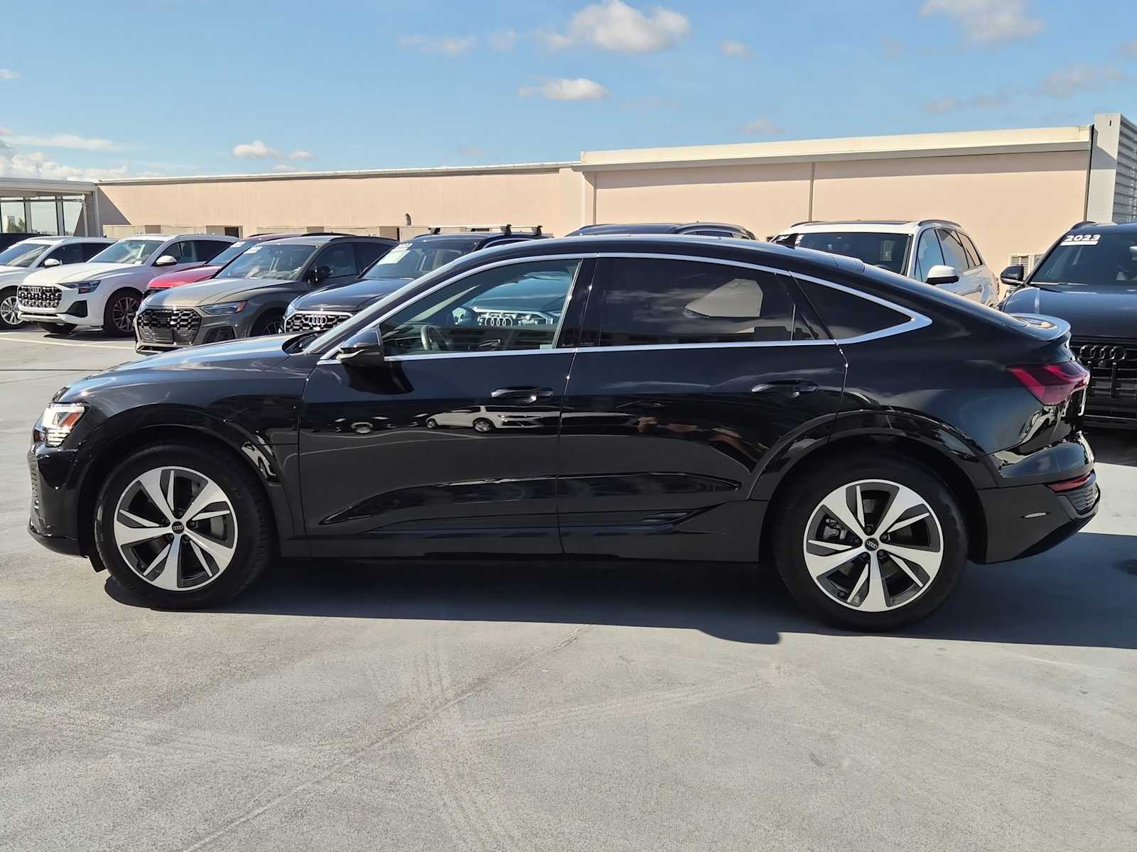 Thumbnail: 2024 Audi Q8 e-tron - 3