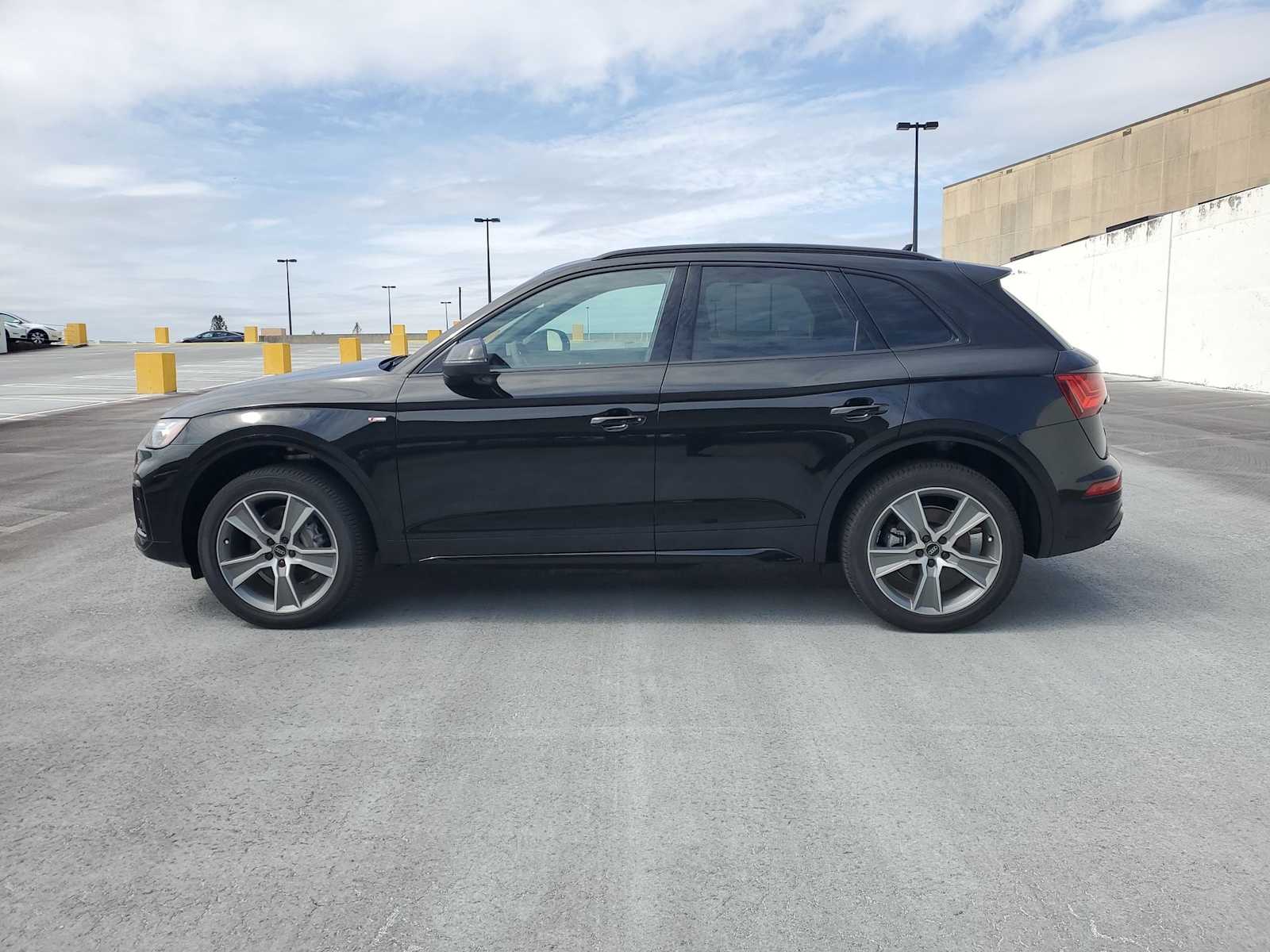 Thumbnail: 2025 Audi Q5 - 3